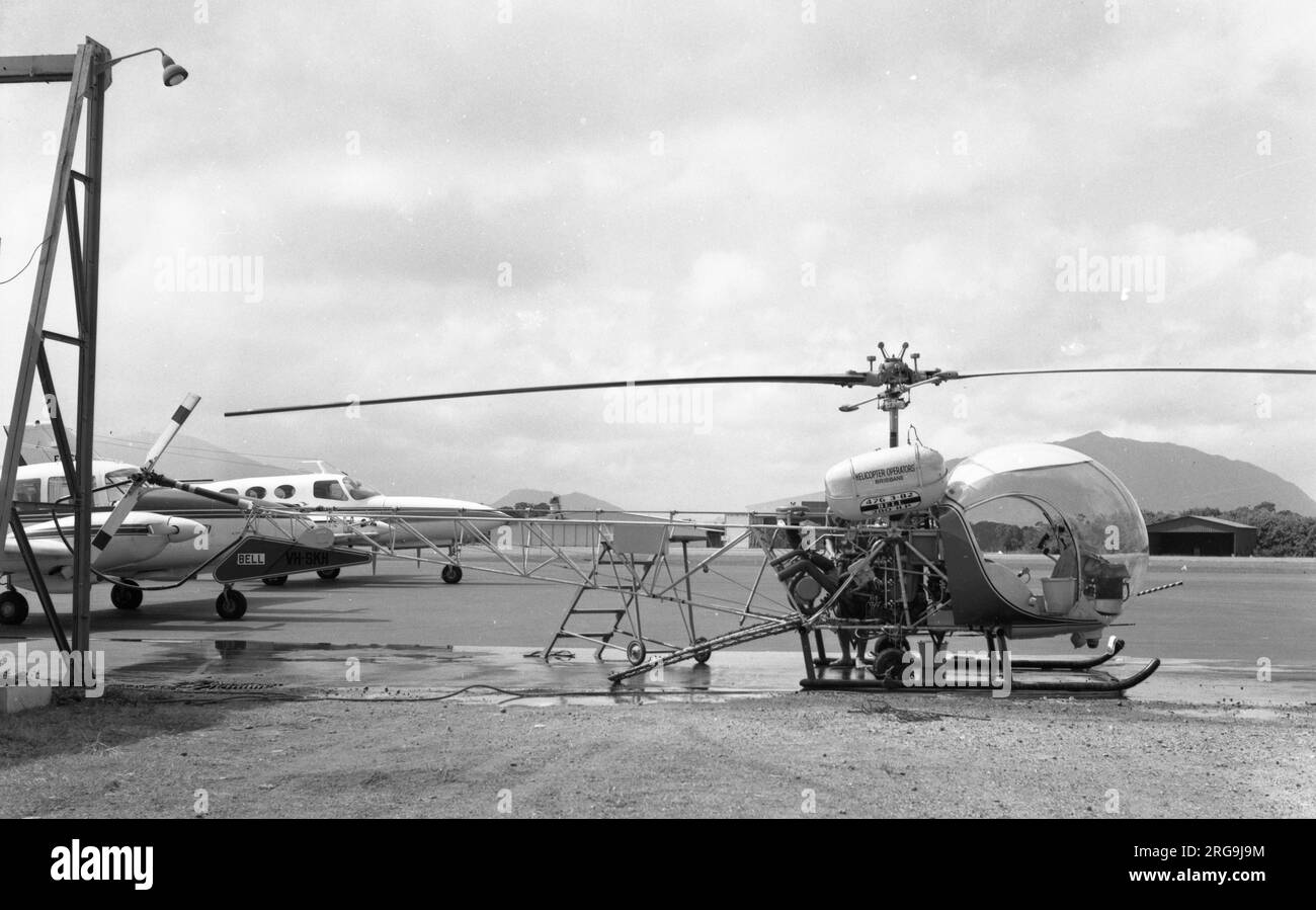 Bell 47G 3-B2 VH-SKH der Hubschrauberbetreiber Brisbane in Noumea, Neukaledonien. Stockfoto