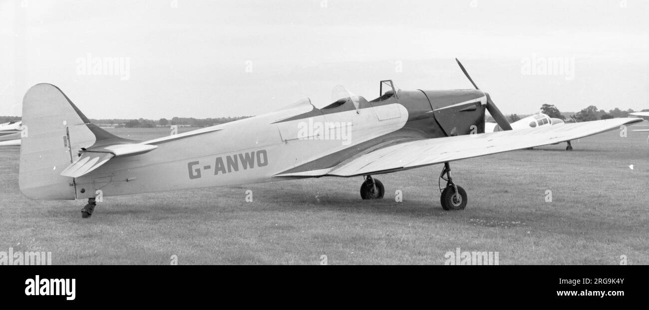 Miles M.14A Hawk Trainer 3 G-ANWO (msn 7183). Zuvor L8262 bei der Royal Air Force. Nach einem Unfall in Kirton-in-Lindsey am 21. April 1962 aus dem Verkehr gezogen. G-ANWO ist derzeit im Newark Air Museum erhalten. Stockfoto