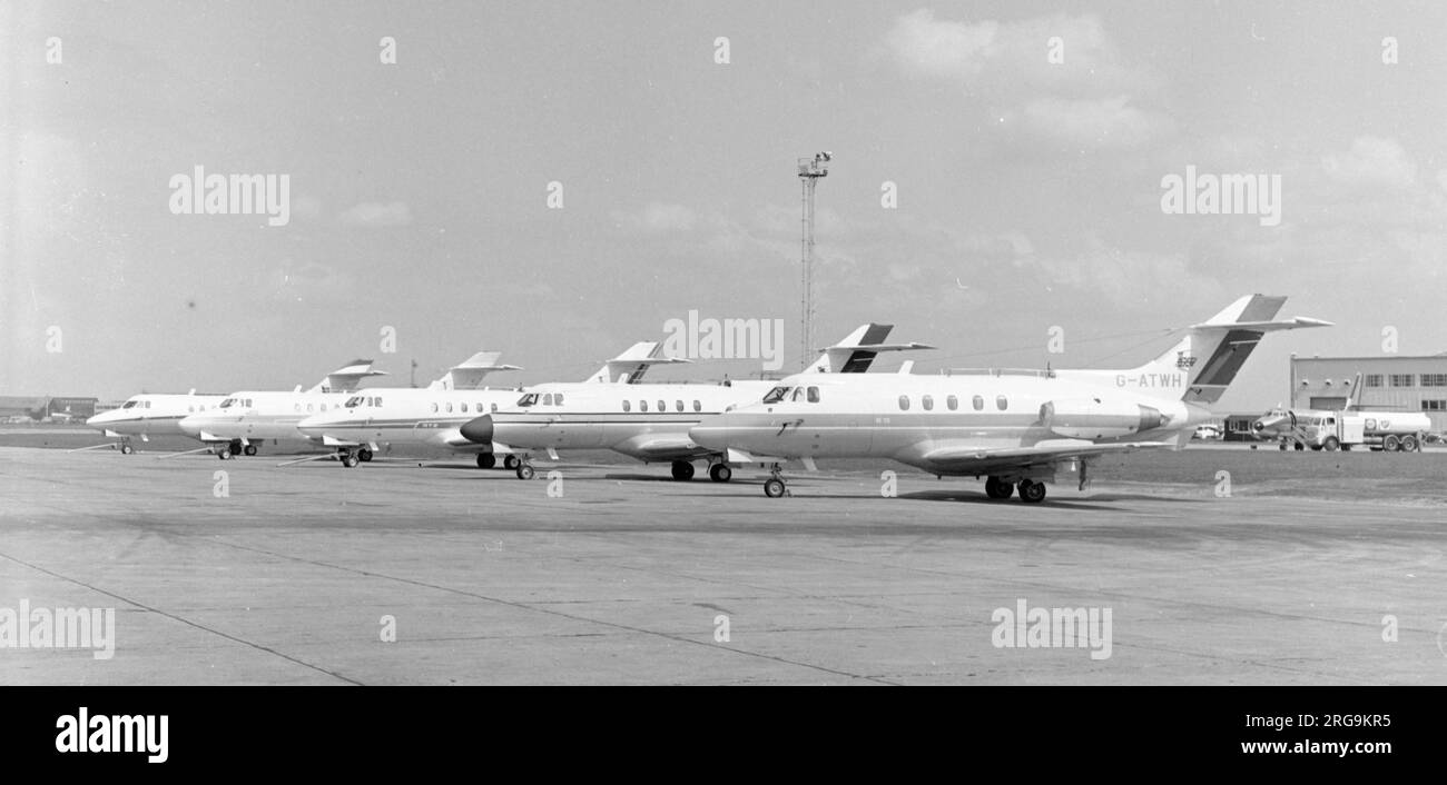 Hawker Siddeley HS.125 Serie 1B / R-522 G-ATWH (msn 25094), mit vier weiteren auf dem Vorfeld; wahrscheinlich am Flughafen Stansted. Stockfoto Hawker Siddeley HS.125 Serie 1B / R-522 G-ATWH (msn 25094), mit vier weiteren auf dem Vorfeld; wahrscheinlich am Flughafen Stansted. Stockfoto