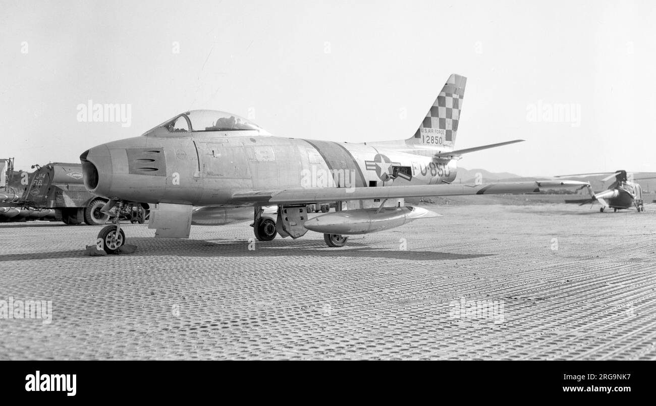 United States Air Force - Nordamerika F-86F-1-NA Sabre 51-2850 (msn 172-133), in Korea. 19. März 1952: Erster Flug. 1952: Wisconsin ANG 126. FIS. 14. Oktober 1952: Abgeschrieben bei Truax Field, WI. Stockfoto