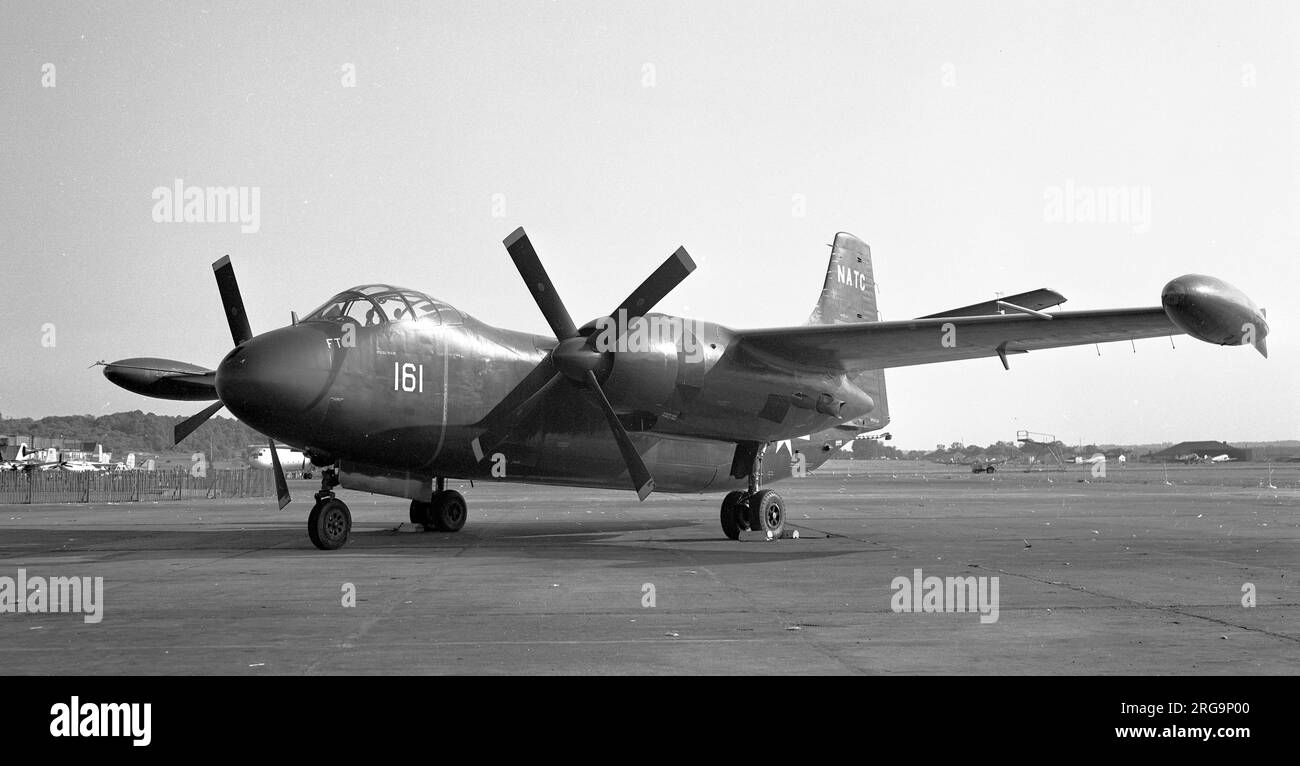 United States Navy - North American AJ-1 Savage 124161 des Naval Air Test Centre (NATC - NAS Patuxent River) Rufzeichen 161. Entzug der Gebühr am 19. Juli 1957. Die AJ-1 Savage war das einzige Marineflugzeug, das in den frühen 1950er Jahren strategische Angriffe mit Atomwaffen durchführen konnte. (Mit Ausnahme des Lockheed P-2 Neptun, das für kurze Zeit eine einseitige Selbstmordrolle hatte, die von US-Flugzeugträgern startete, ohne wieder auf den Flugzeugträgern landen zu können). Stockfoto