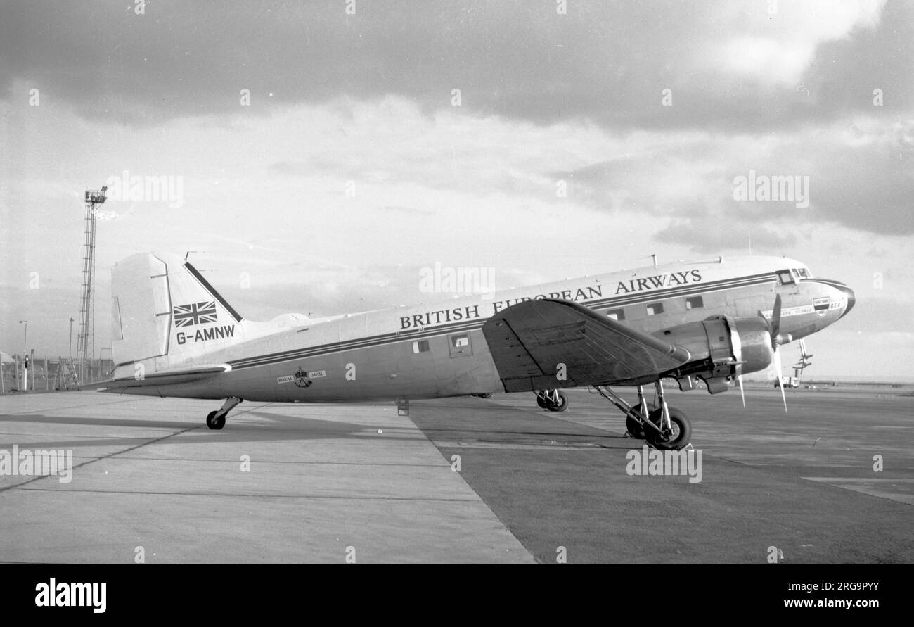 Douglas Dakota 3 G-AMNW Frank Searle (msn 14177) der Pionair-Klasse von British European Airways. Erbaut als C-47A und zivilisiert als Dakota 3, nach dem Zweiten Weltkrieg. USAAF-Serie: 43-48361 RAF-Serie: KJ838 in Southend im Februar 1966 außer Betrieb genommen Stockfoto