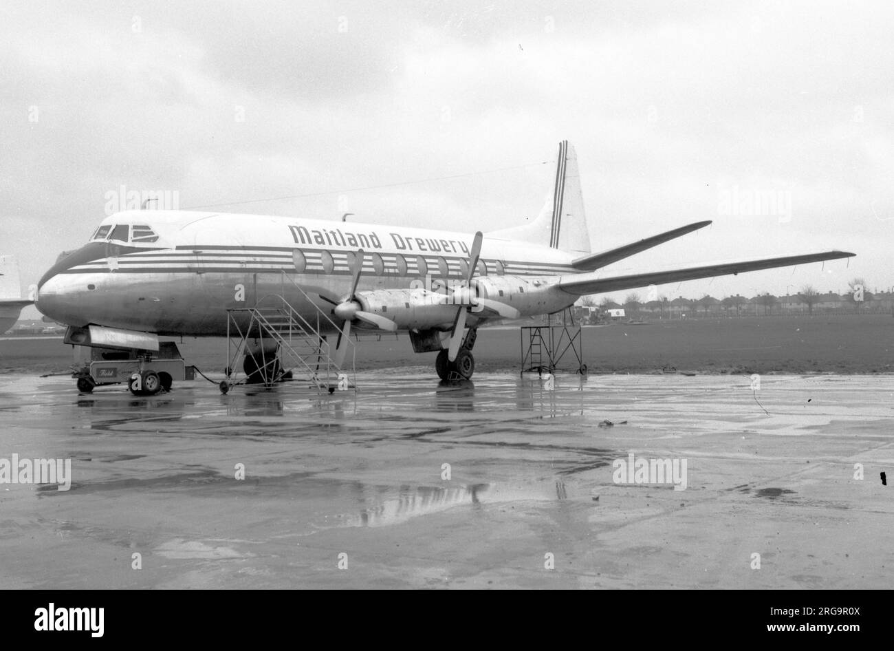 Vickers Viscount 708 G-ARER (msn 012) der Maitland Drewery Aviation am Flughafen Southend. Registrierungsverlauf: Erster Flug am 3. Juli 1953. 53/9/23:geliefert an Air France als F-BGNM 60/9: Maitland Drewery Aviation AS G-ARER 61/5/29 - 61/11/2: BKS Air Transport beendete seine Tage mit Air Inter in Frankreich als F-BEOA ab Juni 1966 und wurde in Clermont Ferrand, Frankreich, zum Start mit simuliertem Triebwerkausfall abgeschrieben. Das Flugzeug ist von der Start- und Landebahn geschwungen und wurde irreparabel beschädigt. Stockfoto