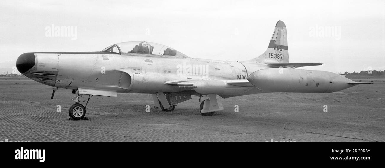 New York Air National Guard - Lockheed F-94B Starfire 51-5387 der 138. Fighter Interception Squadron in der New York Air National Guard (NY ANG). 1958: New York ANG 138. FIS.1958: In den AMARC-Knochenhof eingelagert.geborgen. Stockfoto