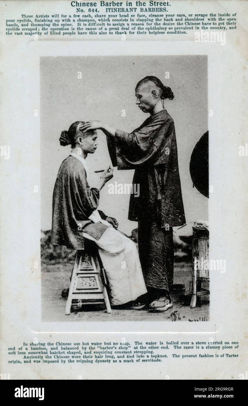 Hong Kong - Itinerant Chinese Barber in the Street - bietet eine Vielzahl von Dienstleistungen, einschließlich Rasieren des Kopfes, Rückenmassage und Kratzer der Augenlider! Stockfoto
