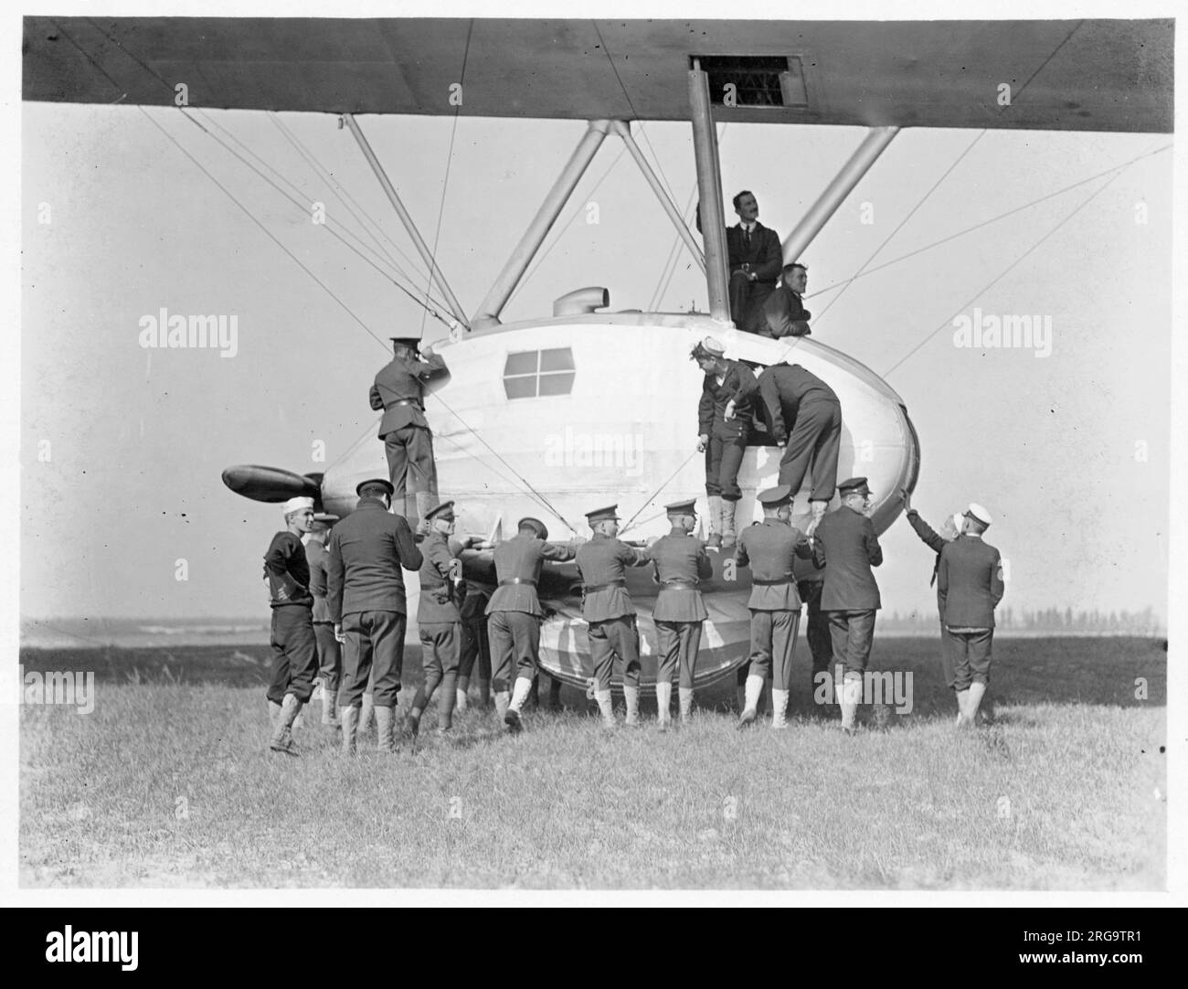 United States Navy - USS Shenandoah (ZR-1), das erste von vier starren Luftschiffen der US Navy, hintere Gondel mit Zentralmotor. Shenandoah wurde 1922-1923 in der Lakehurst Naval Air Station erbaut und flog erstmals im September 1923. Es entwickelte die USA Die Navys haben Erfahrung mit starren Luftschiffen gemacht und haben die erste Kreuzung von Nordamerika mit einem Luftschiff gemacht. Auf dem 57. Flug wurde Shenandoah im September 1925 in einer Sturmlinie über Ohio zerstört. Stockfoto