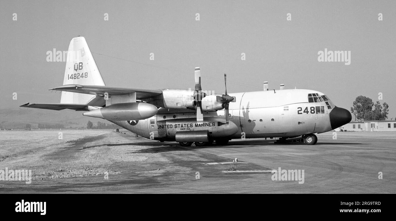 United States Marine Corps - Lockheed KC-130F 148248 (msn 282-3574 - Einheitencode QB - Rufzeichen 248) von VMGR-352 (Marine Aerial Refueller Transport Squadron-352). 148248 wurde am 19. Oktober 2004 in AMARC eingestellt. (Hinweis:- Bezeichnungen von Staffeln in USN & USMC VMGR - V=Flugzeugschwadron, M=Marines, G=Transport, R=Betankung) Stockfoto