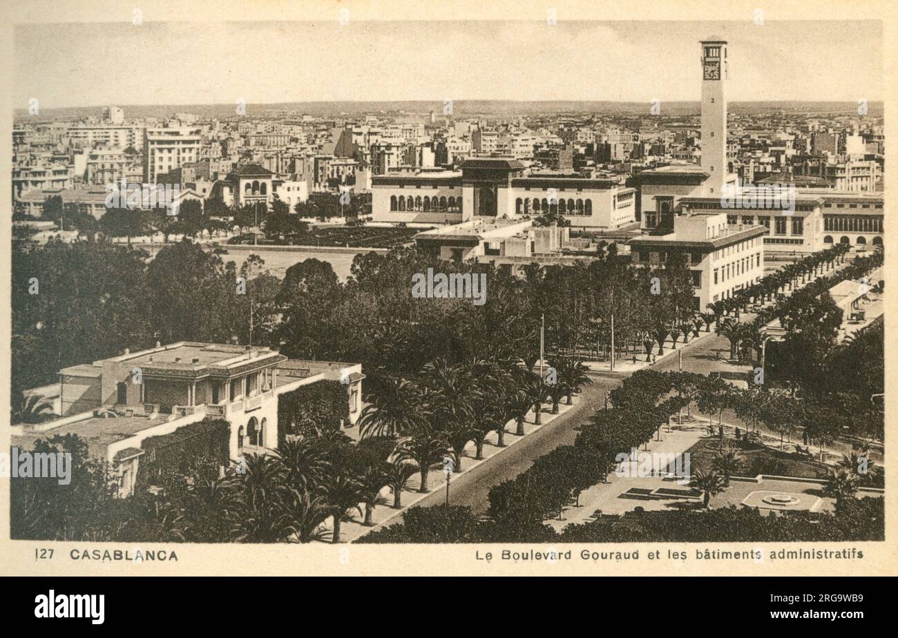 Casca, Marokko - Boulevard Gourand und Verwaltungsgebäude. Stockfoto
