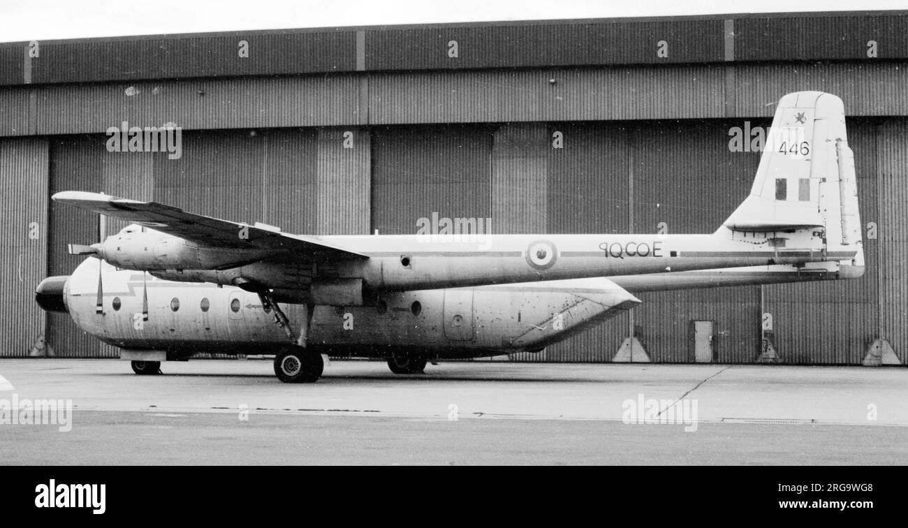 (Ex Royal Air Force) Armstrong Whitworth AW.650 Argosy C.1 9Q-COE (msn 6778, ex XP446) von O.R.A.S. (Otrag Range Air Services) am Flughafen East Midlands. XP446 wurde erstmals am 4. Oktober 1962 geflogen und am 7. März 1963 an die RAF ausgeliefert. Bei annullierung des T.2-Programms wurde die teilweise abgeschlossene Umstellung von XP446 an O.R.A.S. verkauft, die den Lufttransport für die OTRAG-Raketenanlage in Zaire bereitstellte, daher die Zaire-Registrierung. OTRAG (Deutschland: Orbital Transport und Raketen AG oder Orbital Transport and Rockets, Inc.) war ein deutsches Unternehmen mit Sitz in Stuttgart, das Ende der 1970er und Anfang der 1 Jahre seinen Sitz hatte Stockfoto
