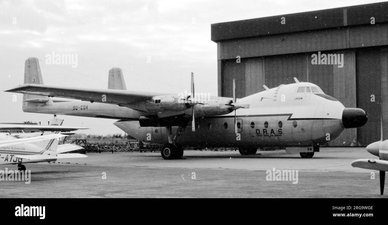 (Ex Royal Air Force) Armstrong Whitworth AW.650 Argosy T.2 9Q-COA „Jason“ (msn 6791, ex XR136) von O.R.A.S. (Otrag Range Air Services) am Flughafen East Midlands. XR136 wurde erstmals am 5. April 1963 geflogen und am 18. Juli 1963 an die RAF ausgeliefert. Bei annullierung des T.2-Programms wurde die abgeschlossene XR136-Umwandlung an die ORAS verkauft, die den Lufttransport für die OTRAG-Raketen in Zaire bereitstellte, daher die Zaire-Registrierung. OTRAG (Deutschland: Orbital Transport und Raketen AG oder Orbital Transport and Rockets, Inc.) war ein deutsches Unternehmen mit Sitz in Stuttgart, das Ende der 1970er und Anfang der 1980er Jahre Stockfoto