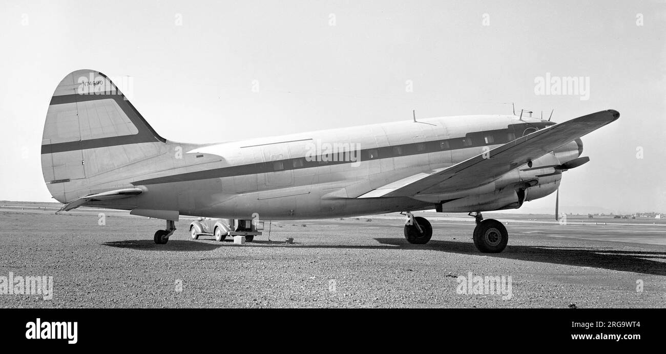 Curtiss C-46D Commando N74690 (msn 33463, ex 44-78067) von Aero Maintenance Inc, Miami Springs, FL. In die USA geliefert Army Air Force AS 44-78067 am 21. März 1945 und entkam am 2. Mai 1947. Stockfoto