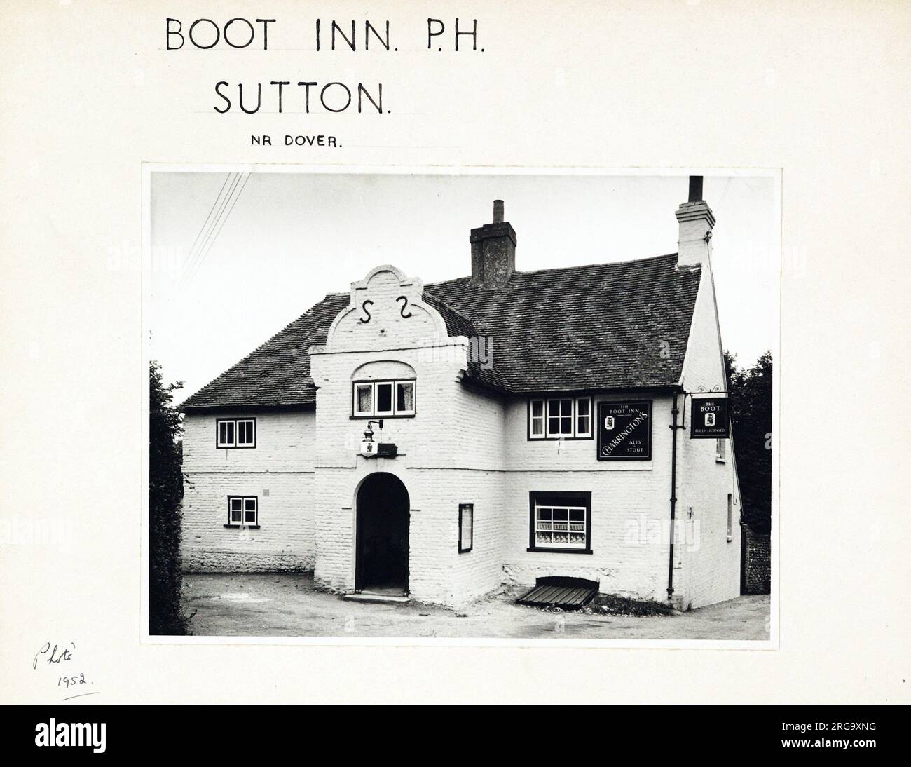Foto von Boot Inn, Sutton, Surrey. Die Hauptseite des Aufdrucks (hier abgebildet) zeigt: Die rechte Seite des Pubs. Auf der Rückseite des Aufdrucks (auf Anfrage erhältlich) ist Folgendes angegeben: Trading Record 1950 . 1963 für das Boot Inn, Sutton, Surrey B75 7RU. Seit Juli 2018 . Punch Tavernen Stockfoto