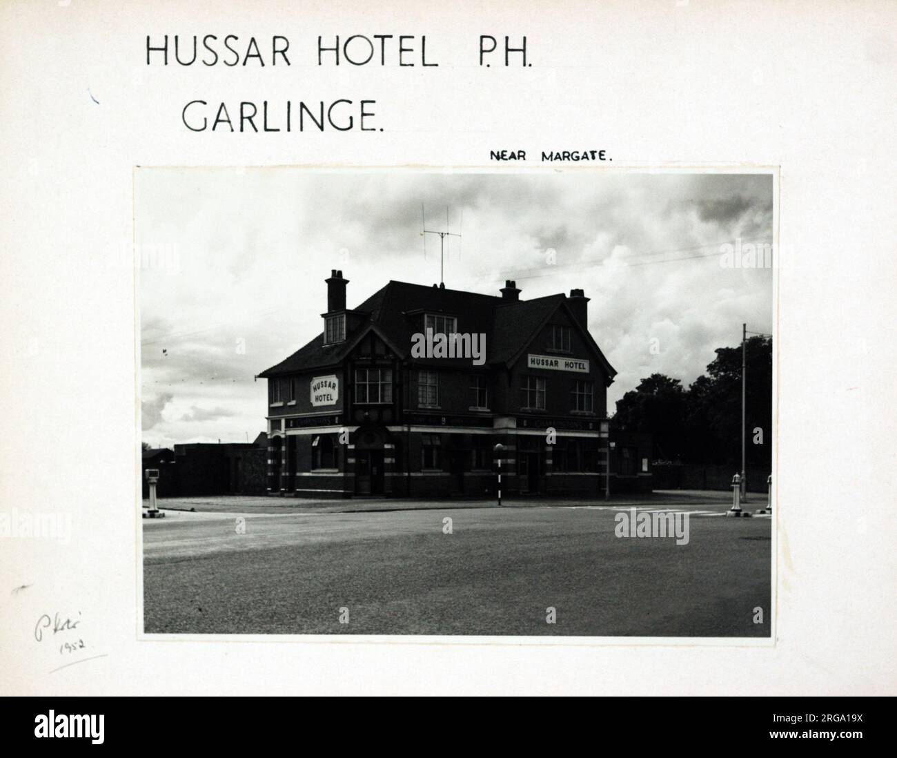 Foto: Hussar Hotel, Garlinge, Kent. Die Hauptseite des Aufdrucks (hier abgebildet) zeigt: Ecke auf der Ansicht des Pubs. Auf der Rückseite des Aufdrucks (auf Anfrage erhältlich) ist Folgendes angegeben: Trading Record 1950 . 1963 für das Hussar Hotel, Garlinge, Kent CT9 5JP. Seit Juli 2018 . Punch Tavernen Stockfoto