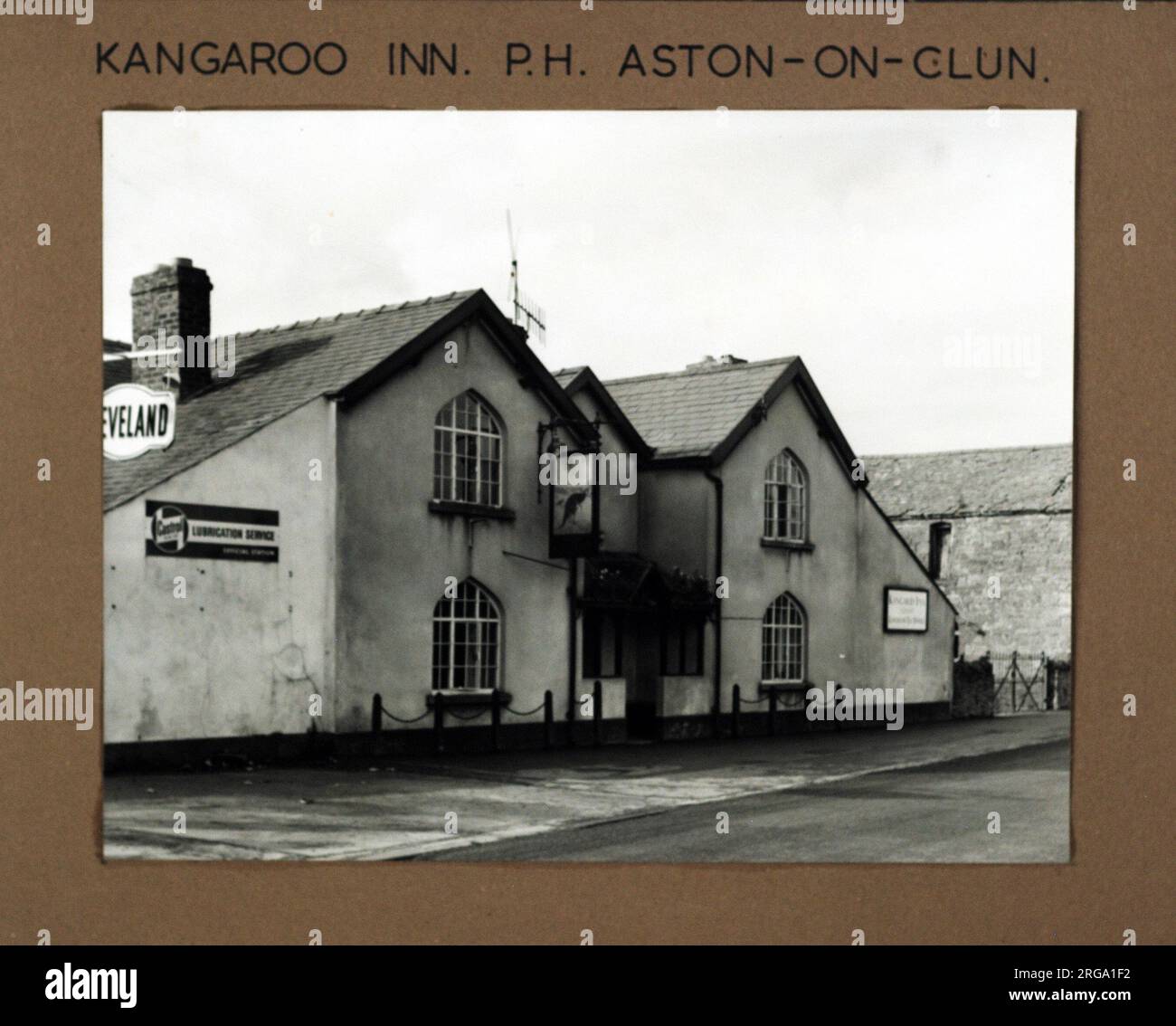 Foto: Kangaroo Inn, Aston.on.Clun, Shropshire. Die Hauptseite des Aufdrucks (hier abgebildet) zeigt: Linke Seite in der Ansicht des Pubs. Die Rückseite des Aufdrucks (auf Anfrage erhältlich) Details: Nichts für das Kangaroo Inn, Aston.on.Clun, Shropshire SY7 8EW. Seit Juli 2018 . Privatbesitz Stockfoto