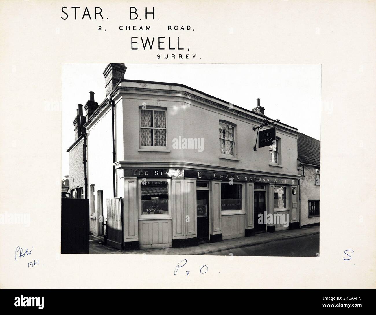 Foto von Star PH, Ewell, Surrey. Die Hauptseite des Aufdrucks (hier abgebildet) zeigt: Linke Seite in der Ansicht des Pubs. Auf der Rückseite des Aufdrucks (auf Anfrage erhältlich) ist Folgendes angegeben: Trading Record 1935 . 1961 für Star, Ewell, Surrey KT17 1SA. Seit Juli 2018 . Umbenannt in After Hours, Pipps, Marbles und The Loose Box. Derzeit geschlossen und wird in der vorherigen Verkleidung voraussichtlich nicht wieder geöffnet Stockfoto