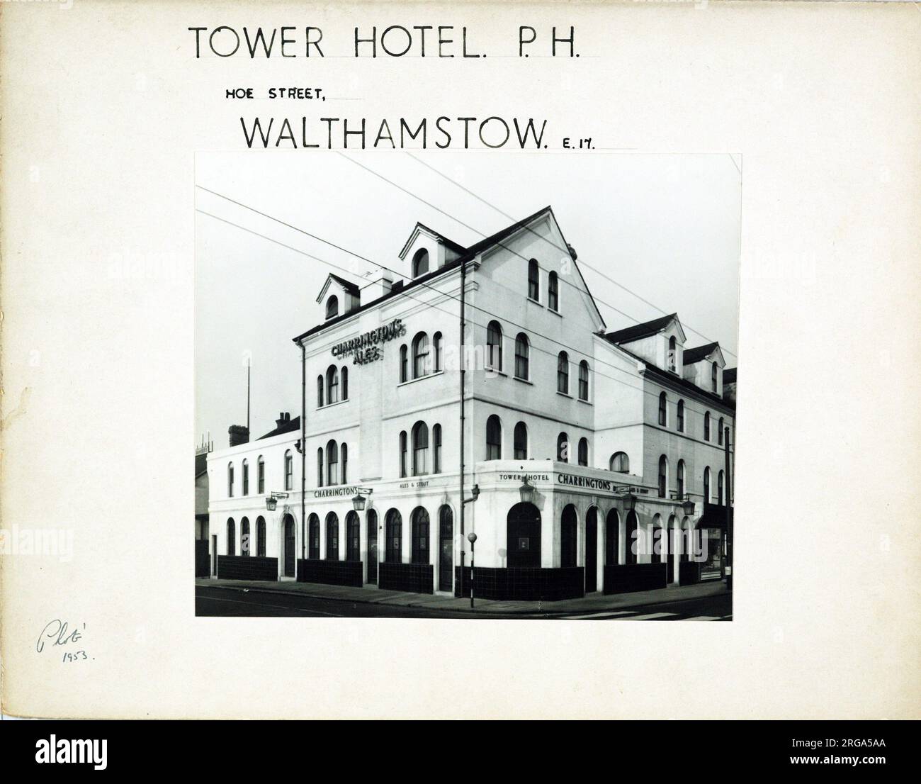 Foto: Tower Hotel, Walthamstow, London. Die Hauptseite des Aufdrucks (hier abgebildet) zeigt: Ecke auf der Ansicht des Pubs. Auf der Rückseite des Aufdrucks (auf Anfrage erhältlich) ist Folgendes angegeben: Trading Record 1939 . 1961 für das Tower Hotel, Walthamstow, London E17 3AX. Seit Juli 2018 . Umbenannt in Goose & Granite, jetzt nur noch Goose. Stonegate Pub Co Stockfoto