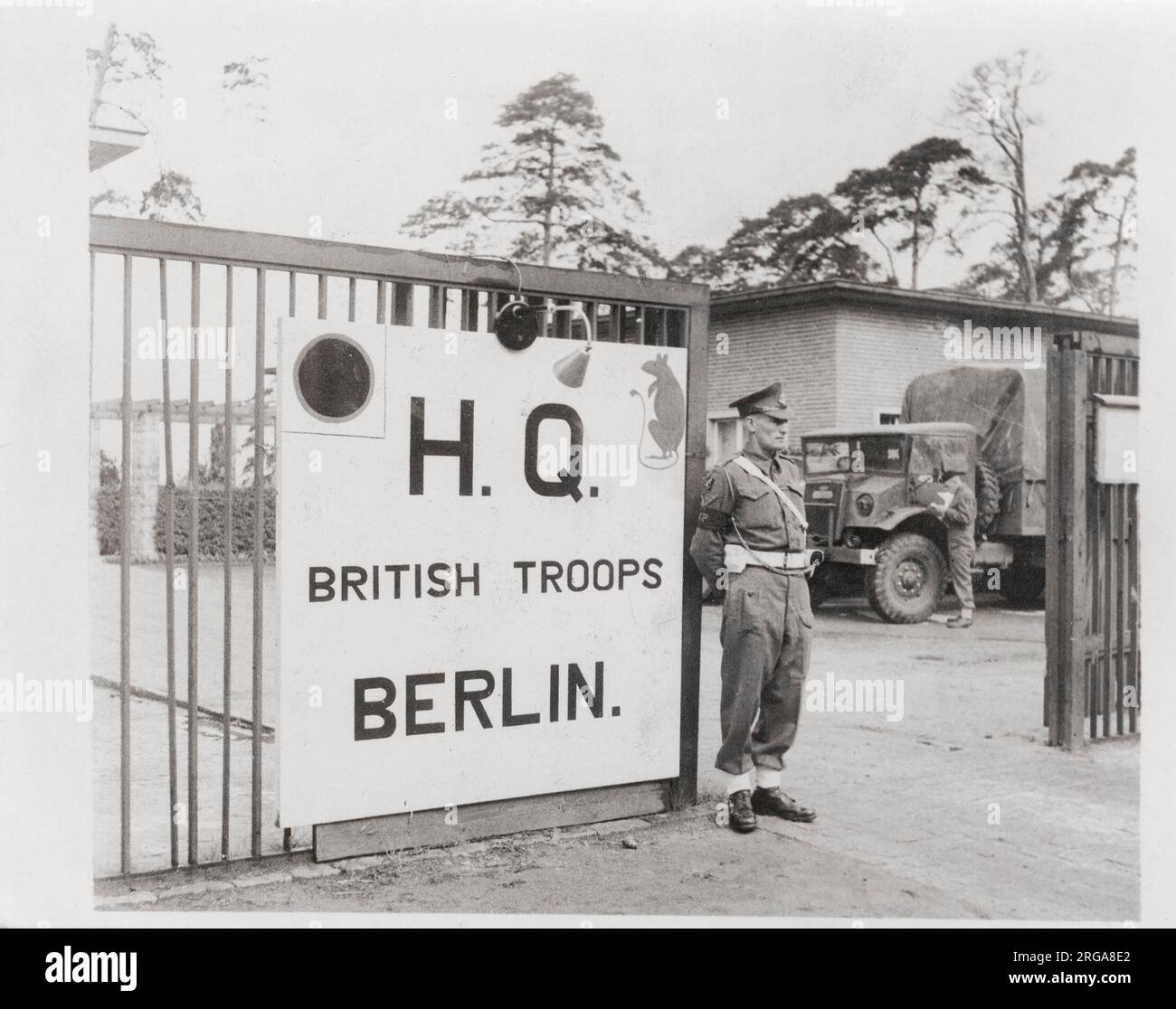 Vintage-Foto Zweiten Weltkrieg - erste britische Armee-Hauptquartier in Berlin Deutschland nach der Besetzung im Jahr 1945 Stockfoto