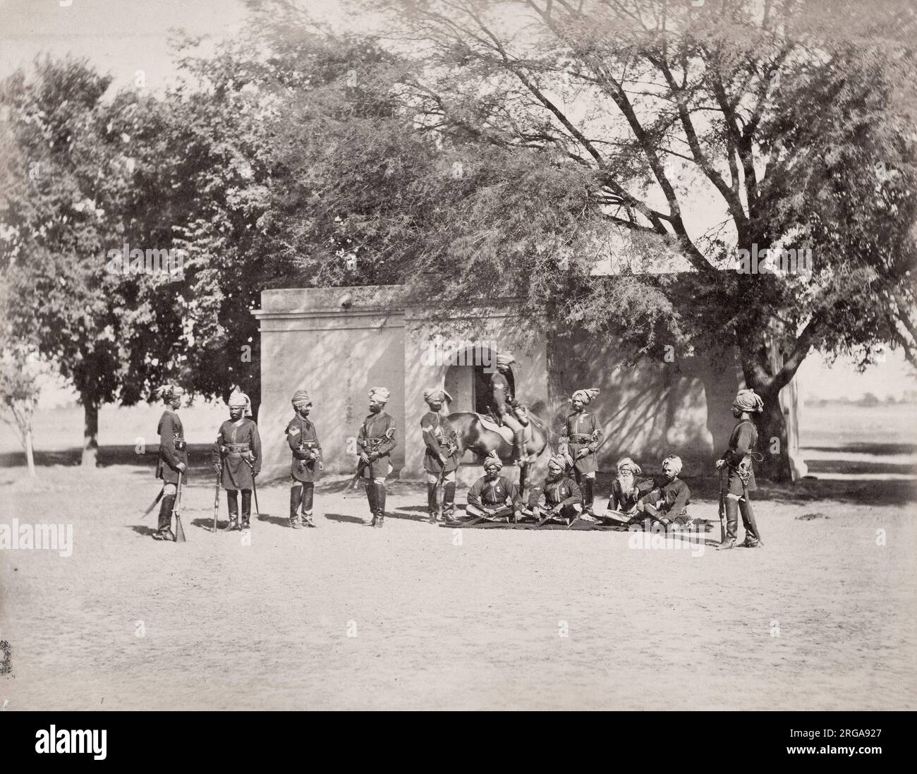 Vintage 19. Jahrhundert Fotografie - Britische Armee in Indien, 1860er - Gruppe aus der 12. Bengalen Kavallerie Stockfoto