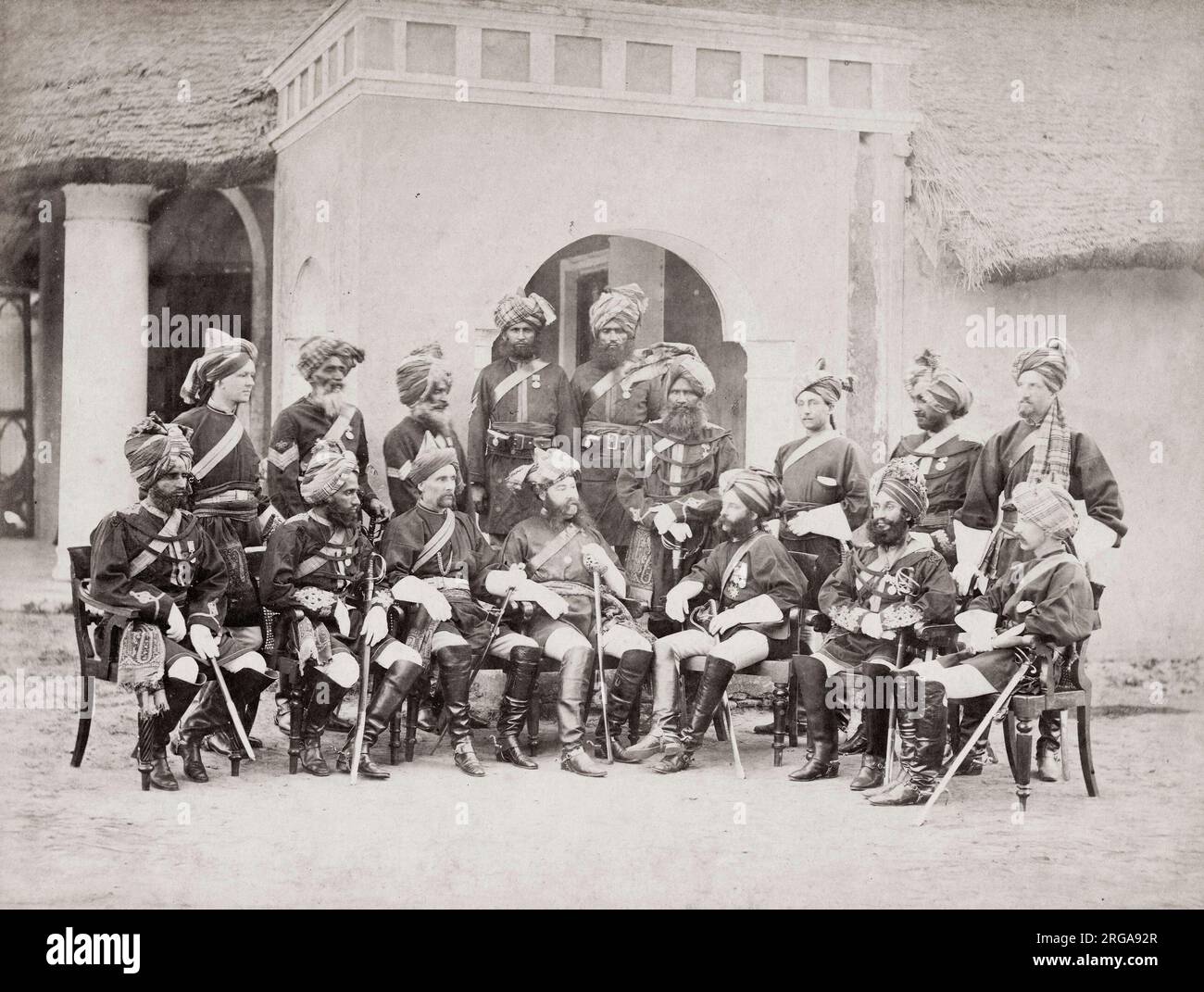 Vintage 19. Jahrhundert Fotografie - Britische Armee in Indien - Offiziere der 12. Bengalen Kavallerie 1871 Stockfoto