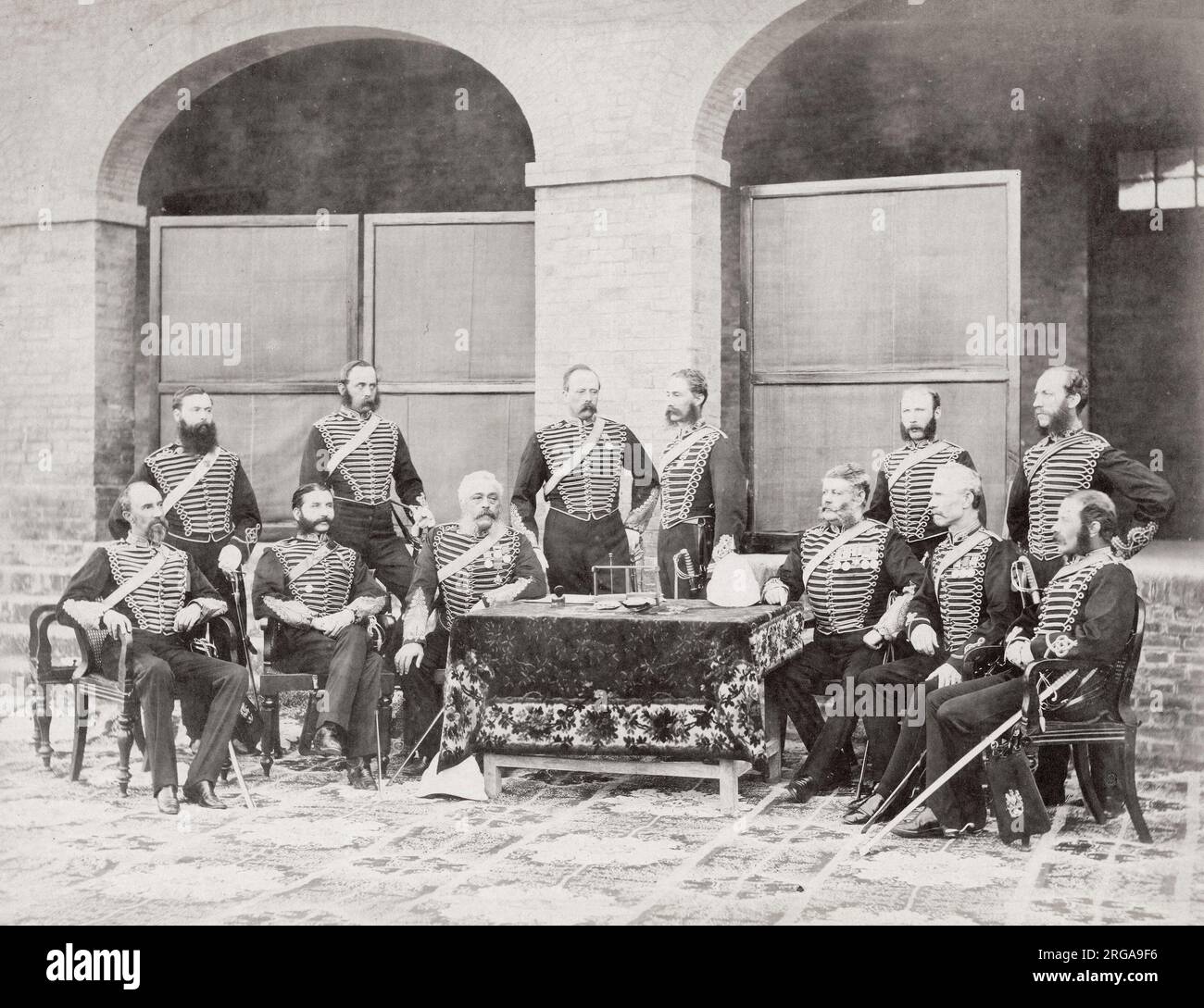 Vintage 19. Jahrhundert Fotografie - Britische Armee in Indien - Offiziere des Royal Horse Artillery Regiment, Umballa, 1871 Stockfoto