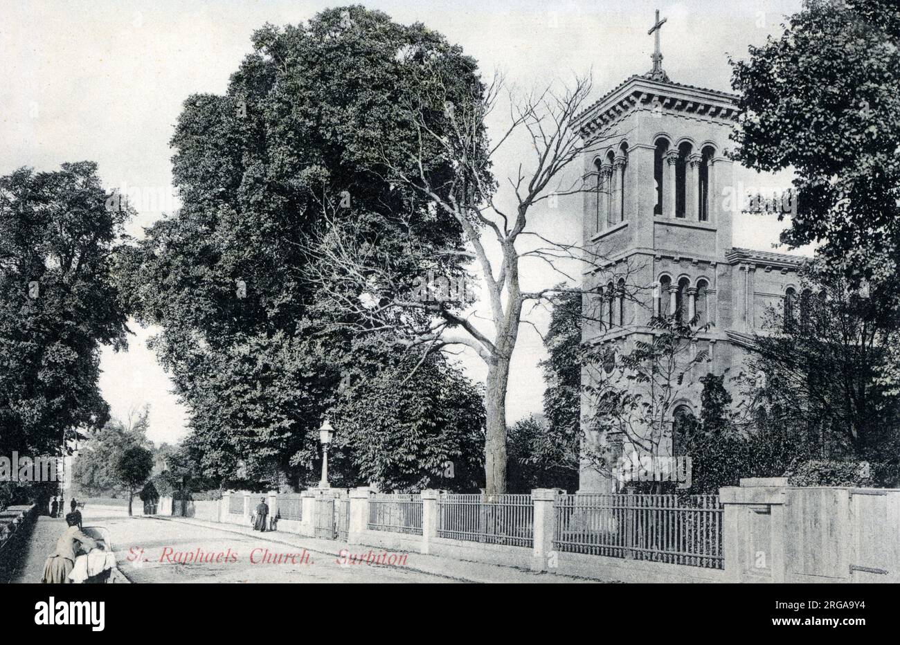 St. Raphael's Church, Portsmouth Road, Surbiton. Die römisch-katholische Pfarrkirche von Surbiton, Surrey. Stockfoto