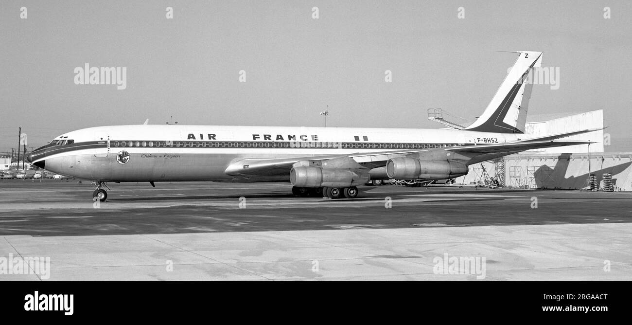 Boeing B707-328B F-BHSZ „Chateau de Kerjean“ (msn 18459, Line No.335) von Air France. Erster Flug am 12. März 1963, Lieferung an Air France am 30. März 1963, aber Absturz beim Start vom Simon Bolivar International Airport, Caracas, Venezuela am 3. Dezember 1969, auf dem Weg zum Pointe-a-Pitre-Le Raizet Airport, Guadeloupe, wobei alle 62 an Bord getötet wurden. Der Unfallbericht wurde bis 2029 klassifiziert, aber es gab Hinweise darauf, dass Zersetzungsprodukte von hochexplosiven Stoffen um Komponenten des Hauptfahrwerks des Hafens entdeckt wurden. Stockfoto
