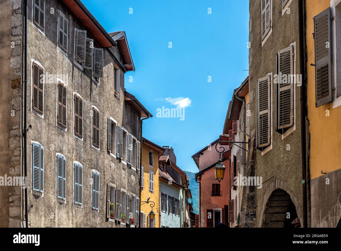 Alte Gebäude in der Altstadt von Annecy im Departement Haute-Savoie in ...