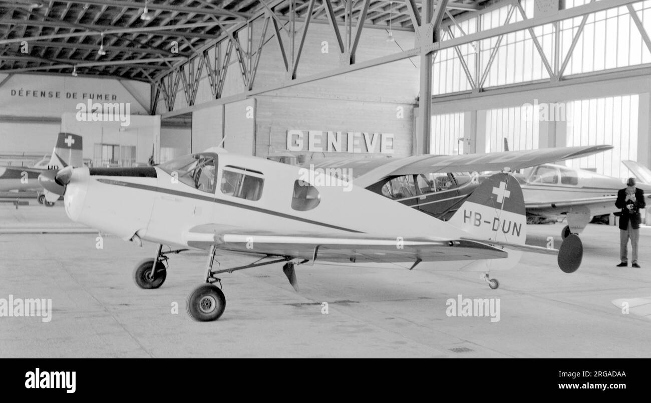 Downer Bellanca 14-13-3 Cruisair Senior HB-DUN (msn 1637), ca. 1961. Die Modellbezeichnung basiert auf den technischen Daten der Maschine. Die Zahl 14 bedeutet, dass die Flügelfläche 14 Quadratmeter beträgt. 13 zeigt, dass dieses Flugzeug mit Franklin-Motoren mit 130 bis 150 PS angeboten wurde. 1949: Konstruiert als 14-13-3 als N6516N Stockfoto