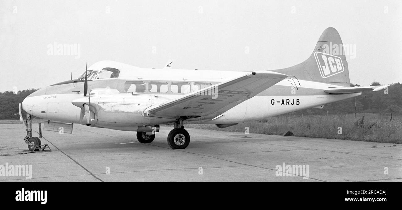 De Havilland D.H.104 Dove 8 G-ARJB „Exporter“ (msn 04518), von JCB (J.C. Bamford Excavators), 1960 am Biggin Hill. Stockfoto
