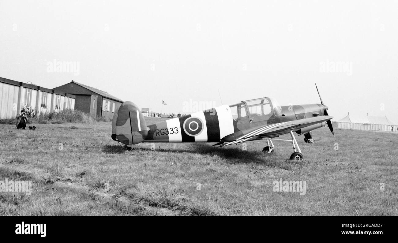 Miles M.38 Messenger 2A G-AIEK / 'RG333' (msn 6339), bei RAF Gaydon ca. 1970. AIEK ist als Repräsentant von Messenger 1 RG333 zu sehen, das von Feldmarschall B L Montgomery während seines Wahlkampfs in Europa verwendet wurde. Stockfoto