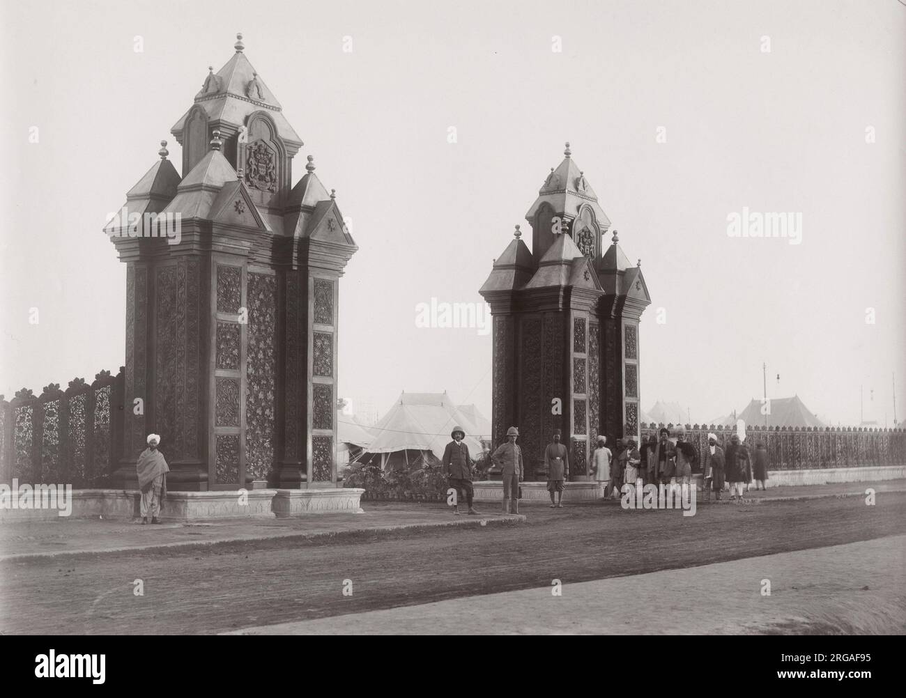 Delhi zur Zeit der Delhi Durbar, wahrscheinlich 1911, wenn auch sehr ähnlich zu den 1903 Veranstaltung. Eingang zum Camp. Stockfoto