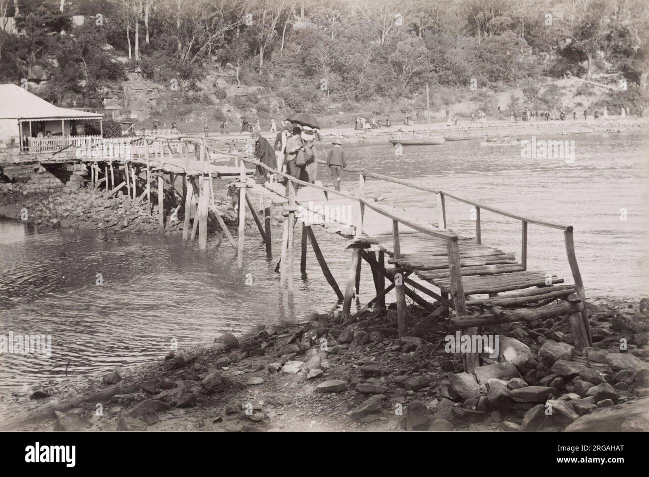 um 1900 Vintage-Foto: Australien - Sydney arrea. Mit Untertitel Mussmans' Bay, vermutlich Mosman Bay, Leute, die zur Freizeit laufen. Stockfoto
