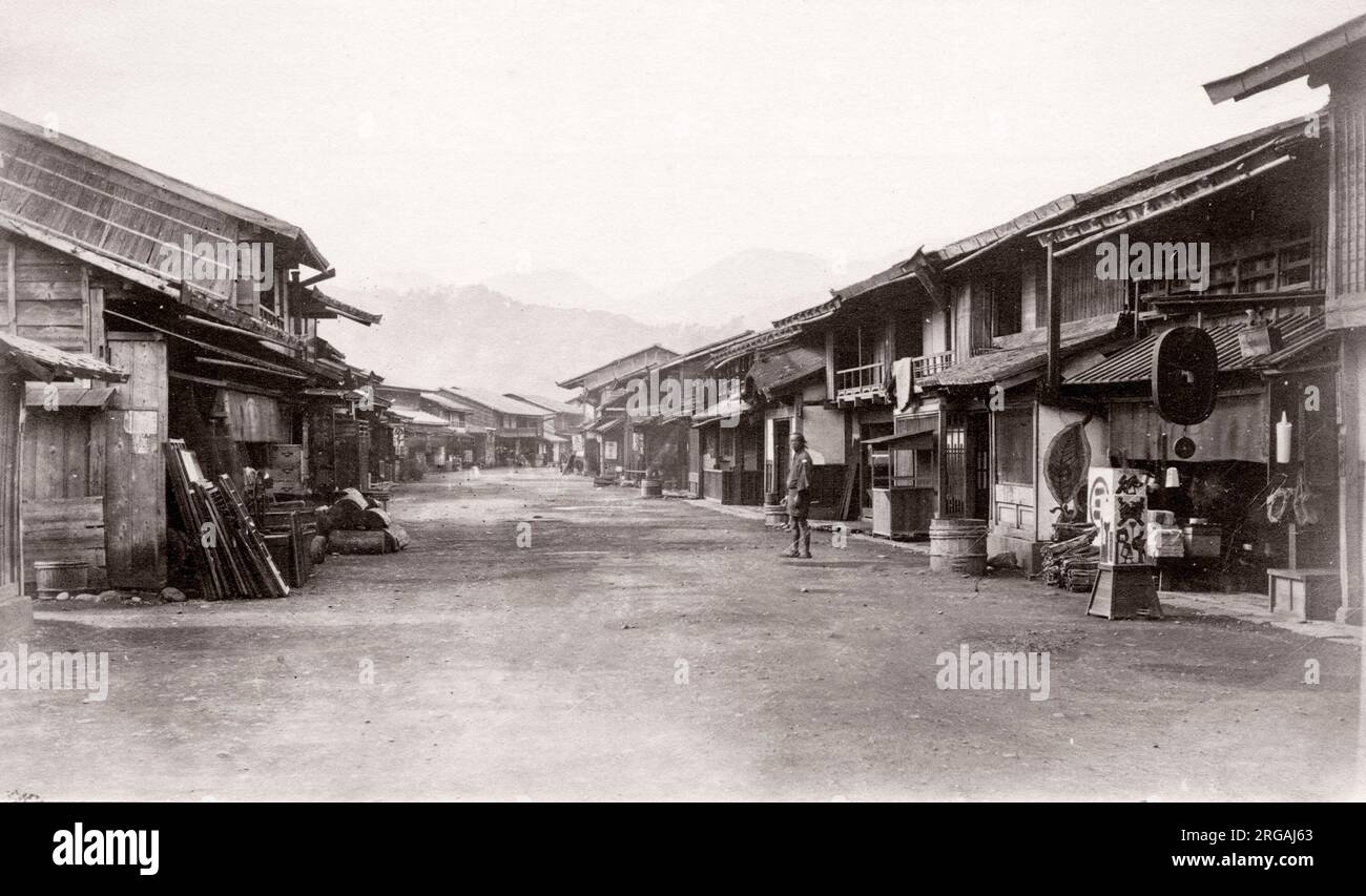 1870er Jahre Japan - Straße in der Stadt Odawara - aus dem Magazin „The Far East“ Stockfoto