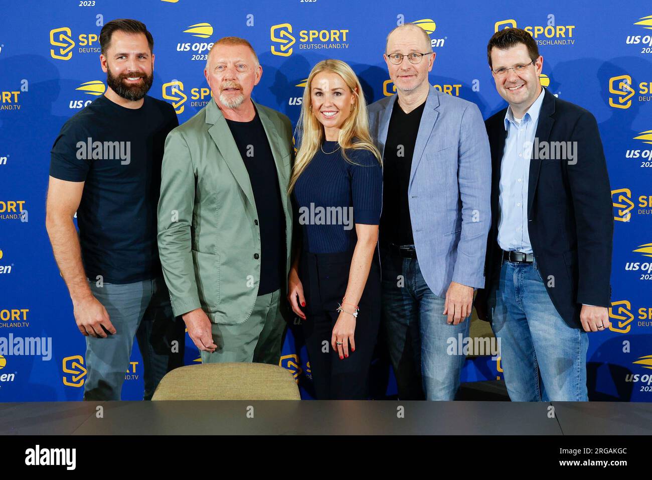 München, Deutschland, 08., August 2023. Sportdeutschland.TV. Pressekonferenz mit Bjoern Beinhauer (CEO) und dem Kommentarteam des On-Air-Teams für die bevorstehenden US Open 2023 Tennis Championships in New York, Boris Becker, Antonia Wisgickl, Matthias Stach und Marcel Meinert Dienstag, den 8. August 2023. © Juergen Hasenkopf / Alamy Live News Stockfoto