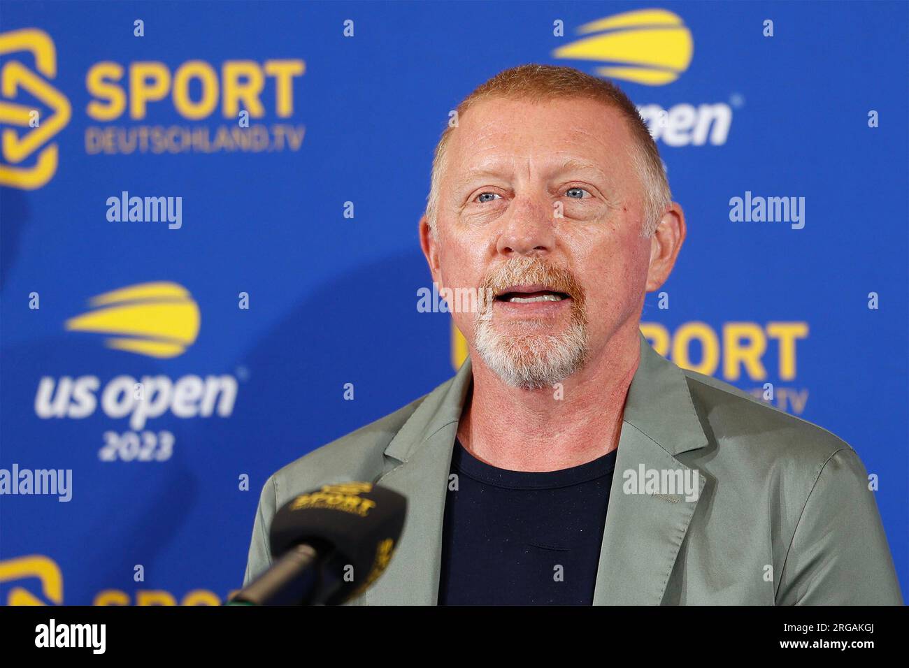 München, Deutschland, 08., August 2023. Sportdeutschland.TV. Pressekonferenz mit Bjoern Beinhauer (CEO) und dem Kommentarteam des On-Air-Teams für die bevorstehenden US Open 2023 Tennis Championships in New York, Boris Becker, Antonia Wisgickl, Matthias Stach und Marcel Meinert Dienstag, den 8. August 2023. © Juergen Hasenkopf / Alamy Live News Stockfoto
