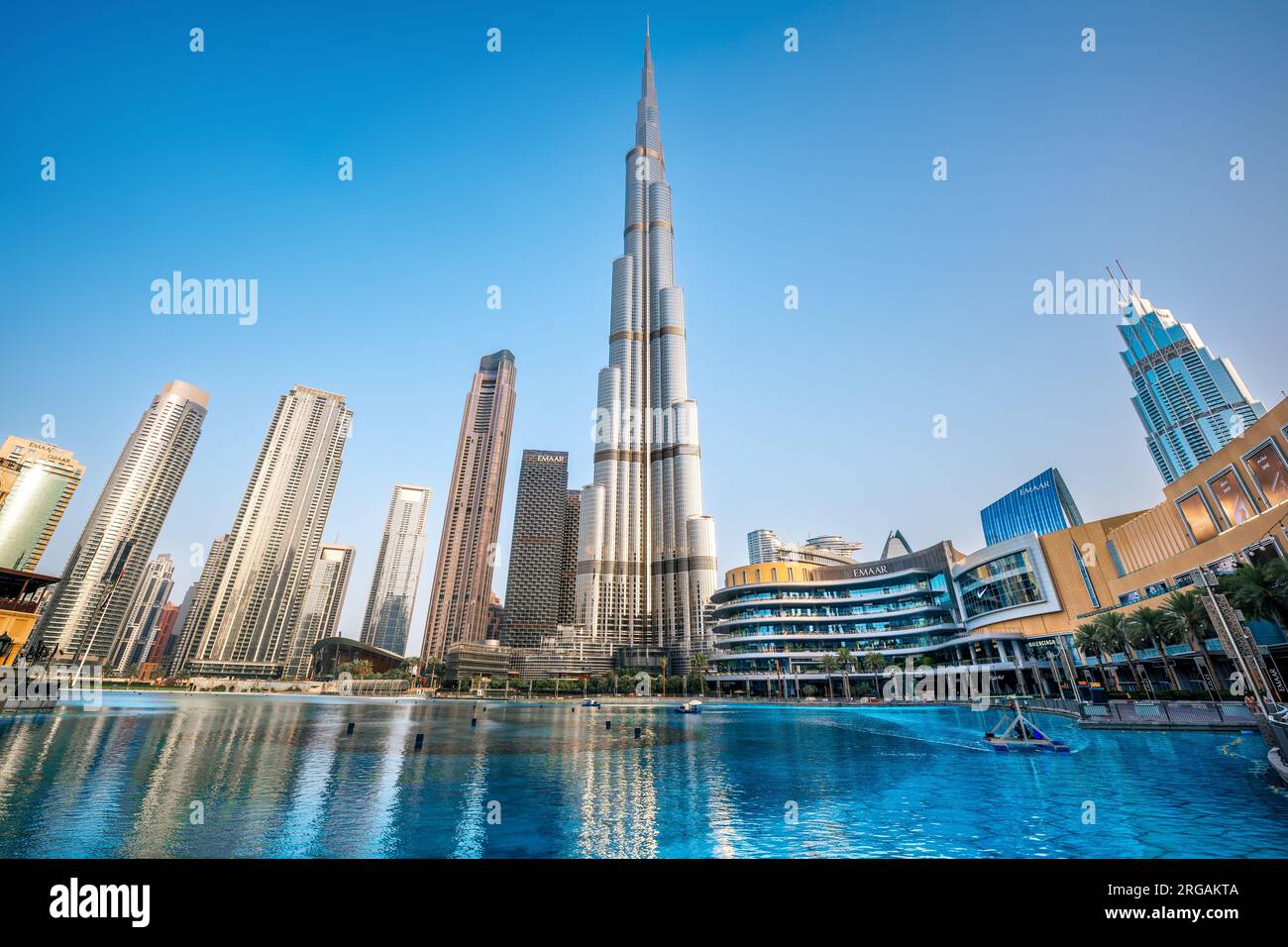 DUBAI, Vereinigte Arabische Emirate - 27. Juni 2023 das berühmte burj khalifa bei Sonnenaufgang Stockfoto