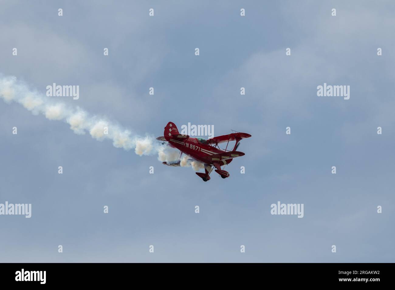 Speck-Fehraltorf, Zürich, Schweiz, 1. Juli 2023 N-8671 Pitts S-1S Spezielle akrobatische Flugzeugvorführung während einer Flugschau Stockfoto