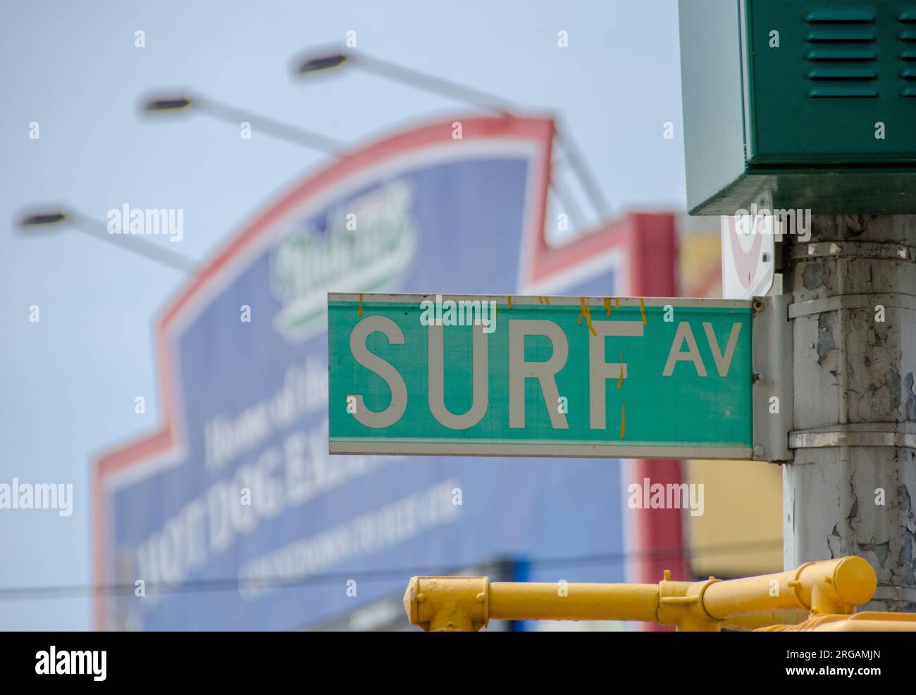 Schild Surf Ave Street in Coney Island, Brooklyn Stockfoto