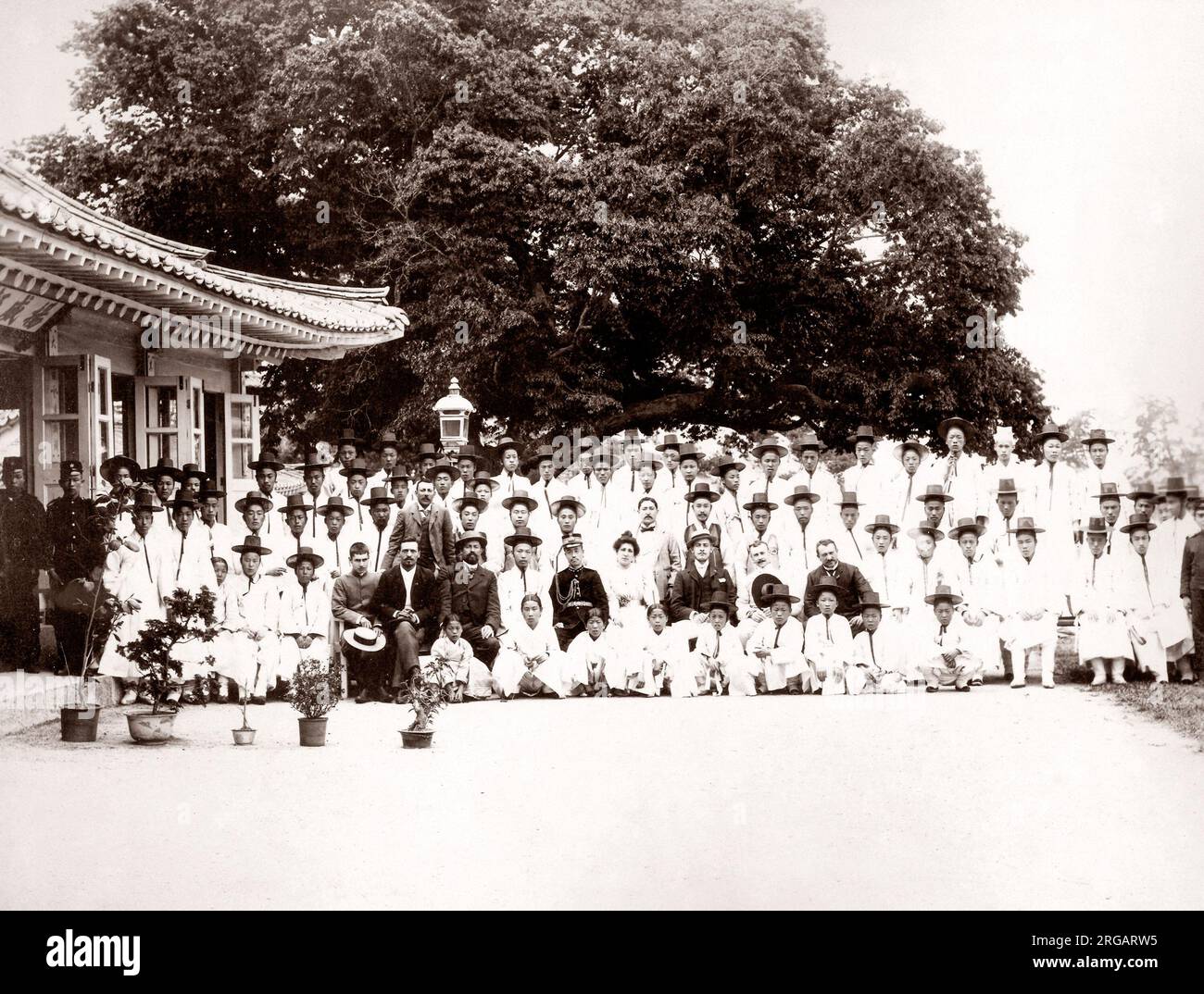 Koreanisch und Französisch-Gruppe, Seoul, Südkorea, 1900 Stockfoto