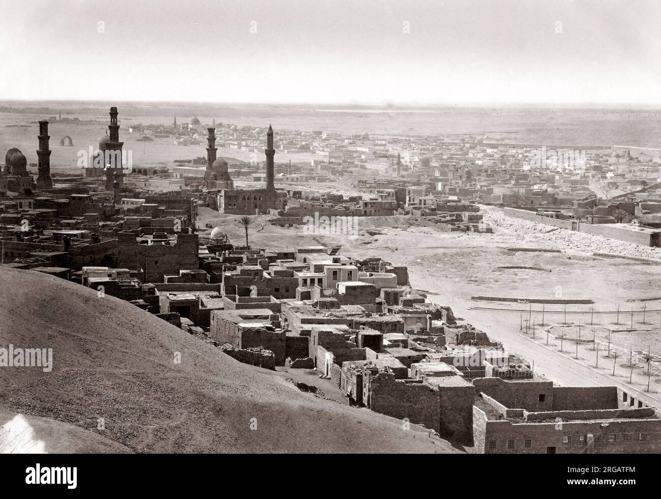 Blick auf den Gräbern der Kalifen, Kairo, Ägypten, 1880 C. Stockfoto