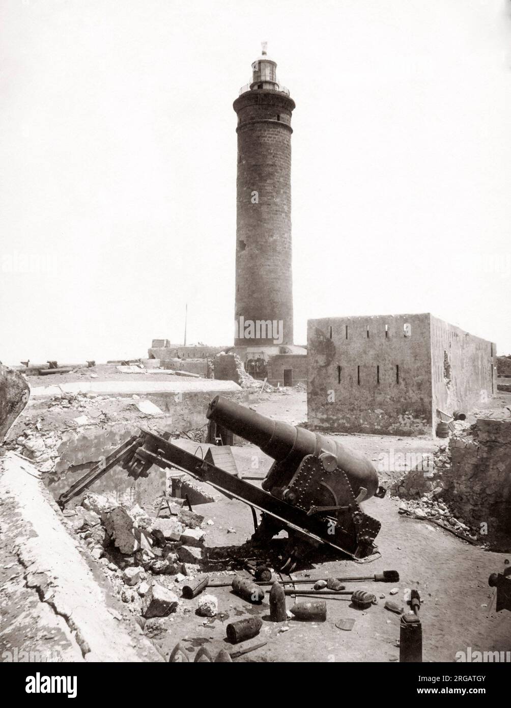 Leuchtturm und Kanone, nach der Bombardierung, Alexandria, Ägypten, 1882 Stockfoto