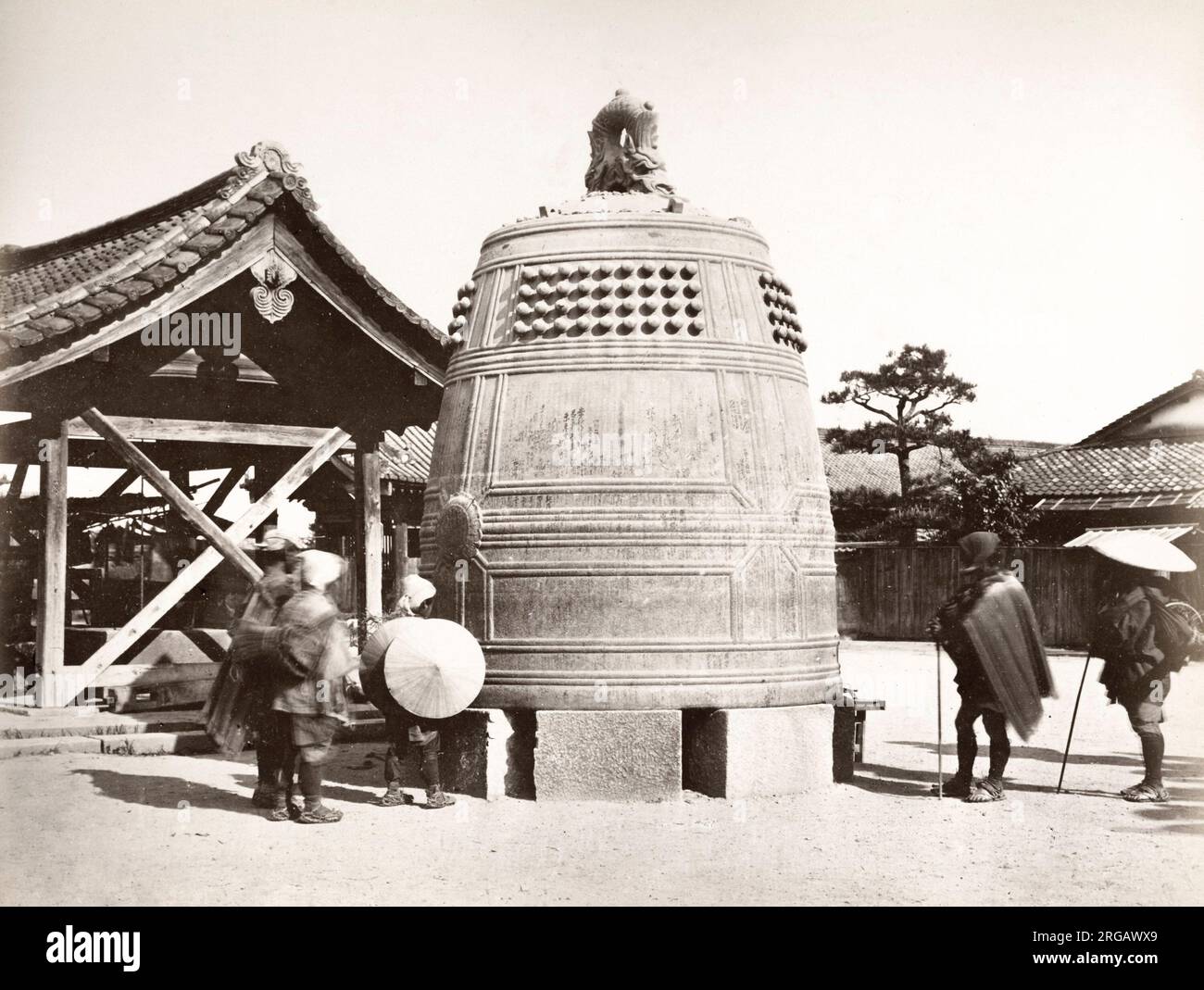 C. 1880 Japan - riesige bronzene Glocke Stockfoto