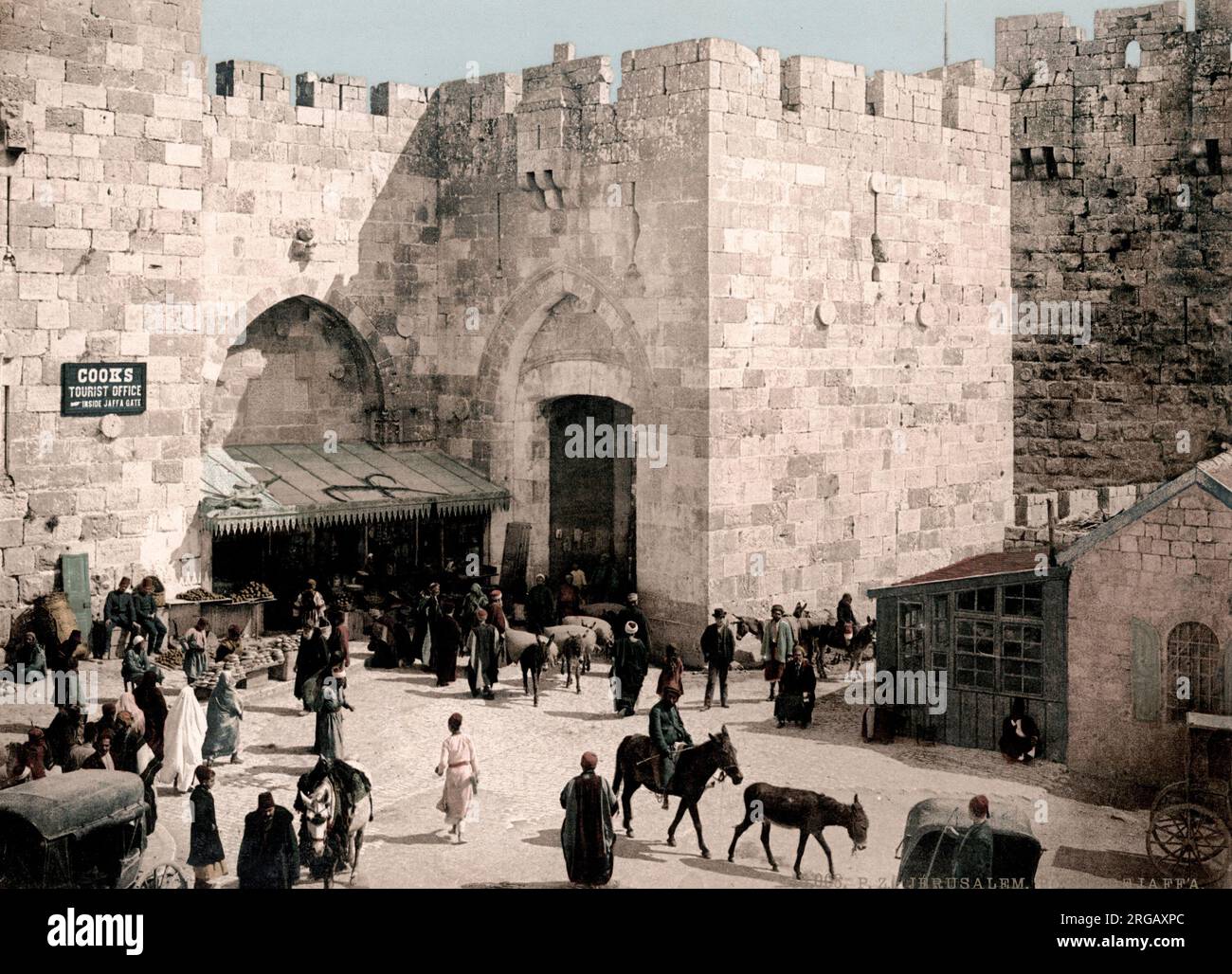 C 1890 s Heilige Land Israel Palästina photochrom - Jaffator Jerusalem-Zeichen für Thomas Cook Fremdenverkehrsbüro Stockfoto