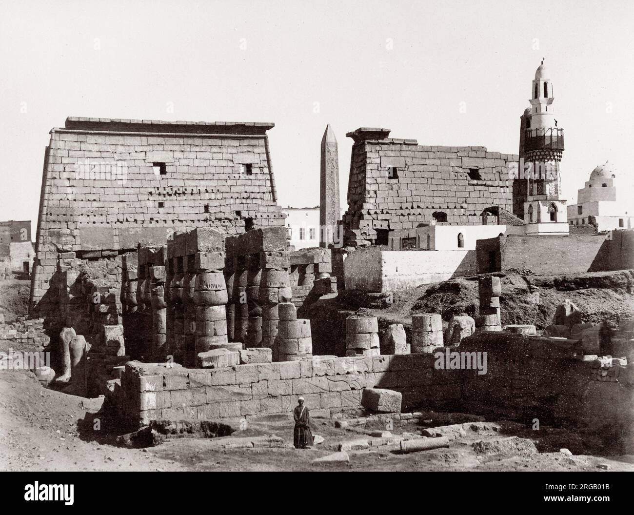 19. Jahrhundert Vintage-Foto: Ruinen des alten Tempels in Luxor, Ägypten, Bild c.1880 Stockfoto