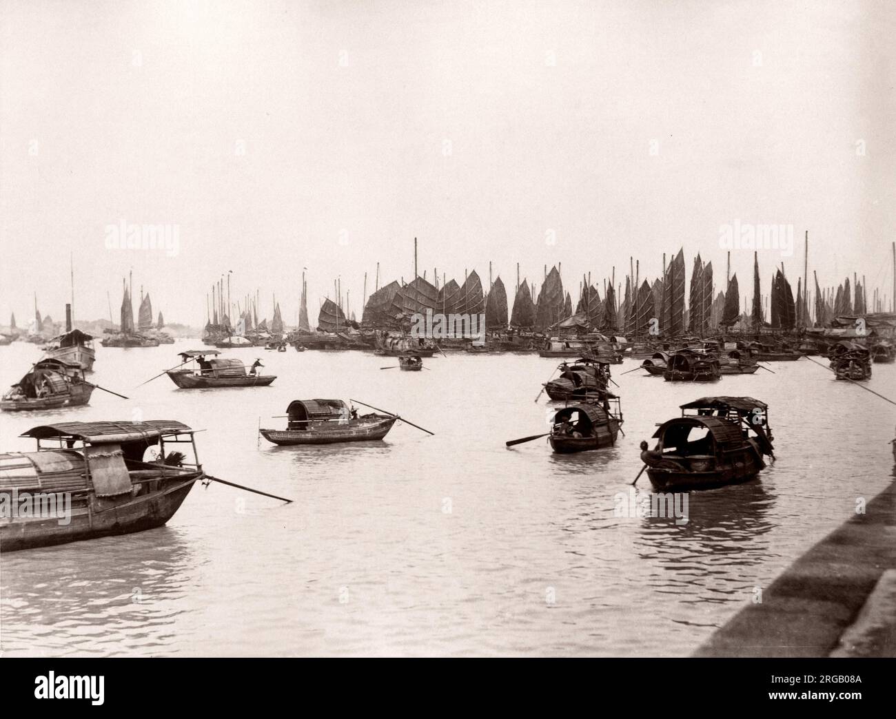 19 Vintage Fotografie - China, Kanton, Guangzhou - Boote, dschunken im Hafen Stockfoto