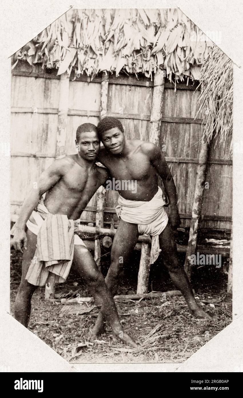 Vintage 19. Jahrhundert Foto: Betsimisaraka Stammesgruppe, Madagaskar, zwei Männer, Ringer. Stockfoto