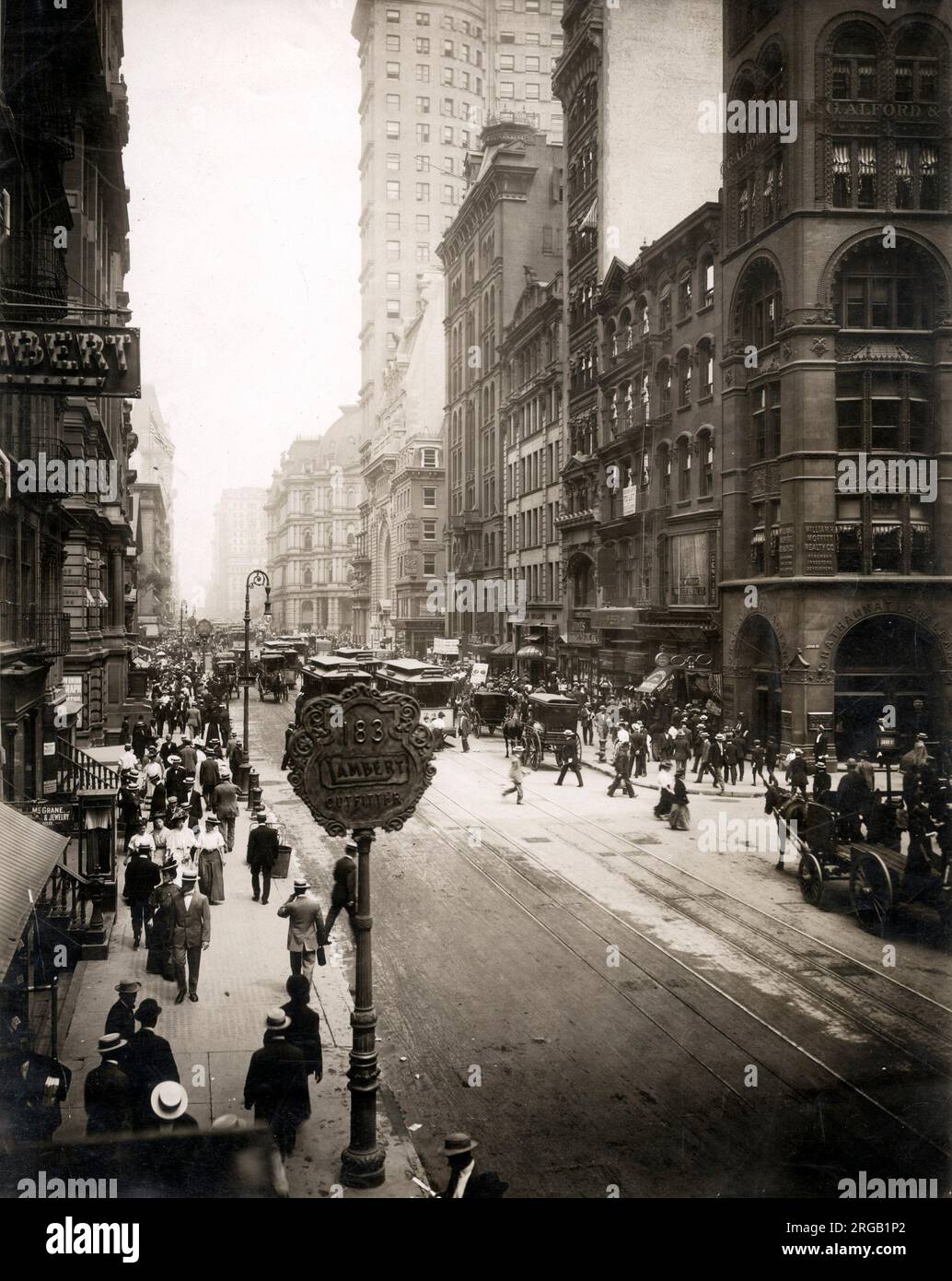 Pressefoto aus dem frühen 20. Jahrhundert - Straßenszene, Manhattan, New York, ca. 1910er - möglicherweise 5. Avenue. Stockfoto