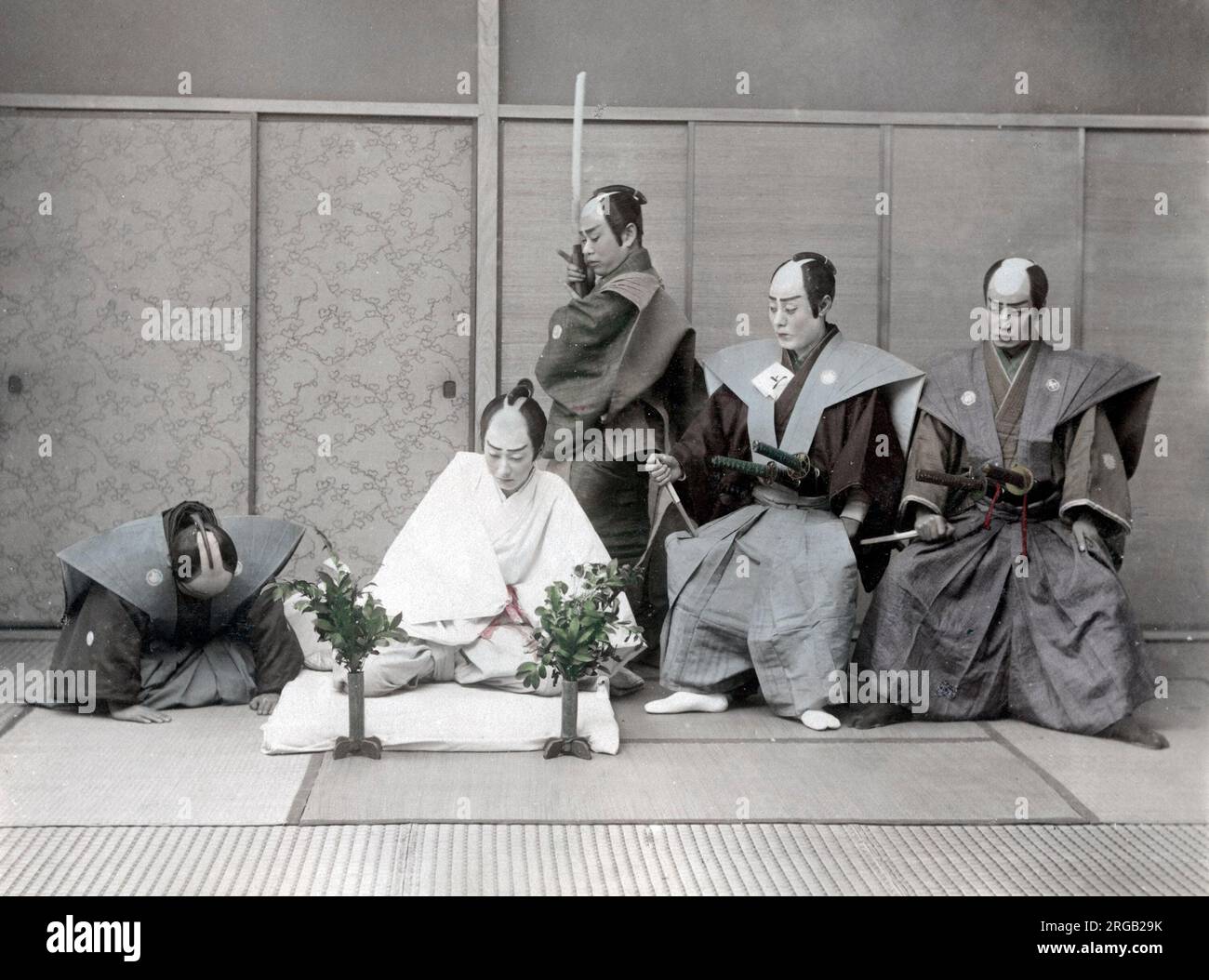 Seppuku, Harakiri, ritueller Selbstmord (inszeniert) Japan, c.1880's Vintage Foto aus dem späten 19.. Jahrhundert Stockfoto