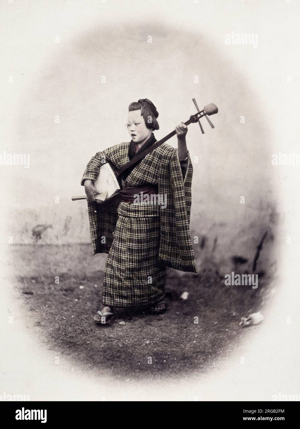 1860er Jahre Japan - Porträt eines Straßensängers mit einem Shamisen Felice oder Felix Beato (1832. - 29. Januar 1909), italienisch-britischer Fotograf, der hauptsächlich in Indien, Japan und China arbeitet Stockfoto