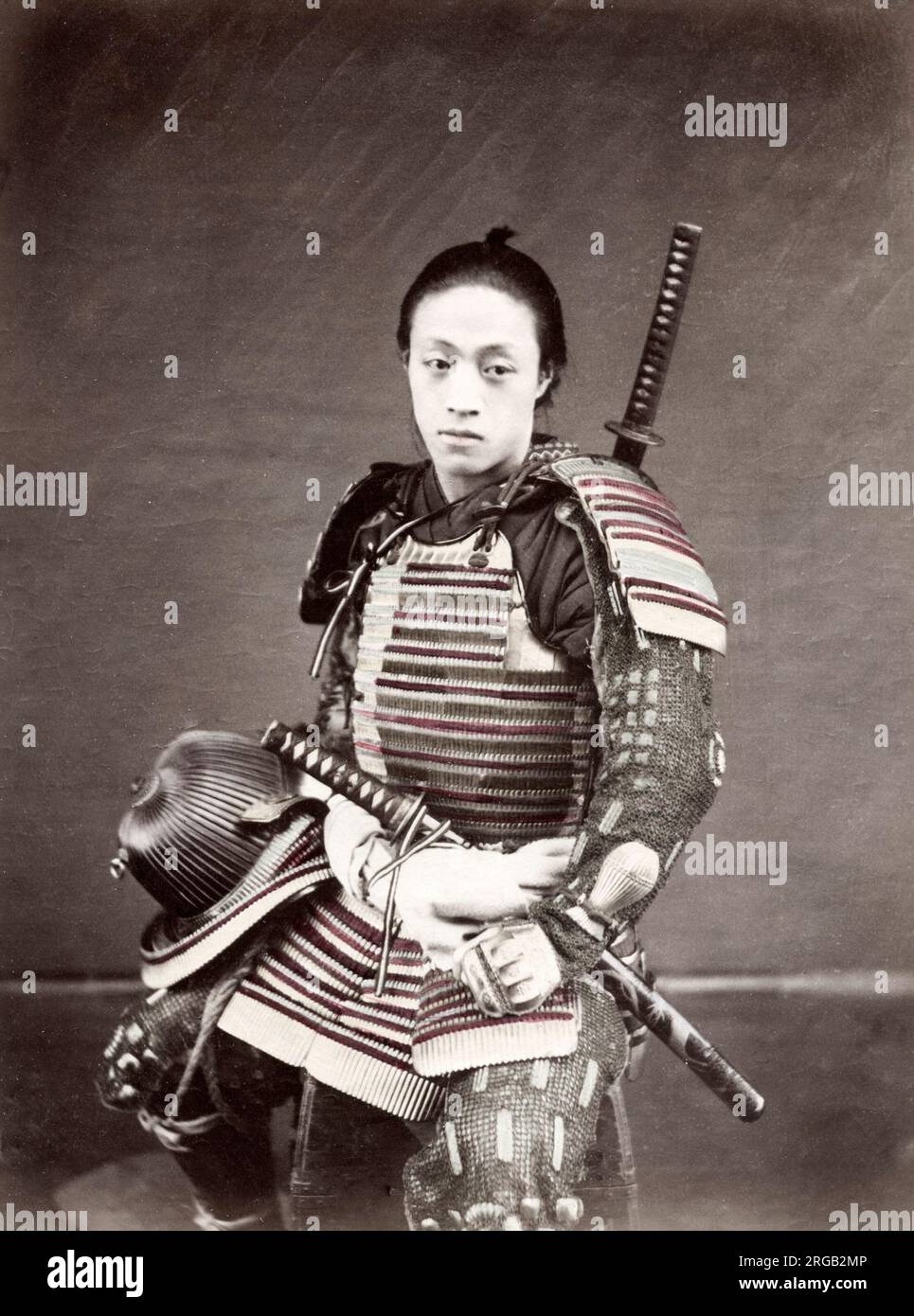 C 1880 Japan - Soldat mit Schwert und Rüstung Stockfoto